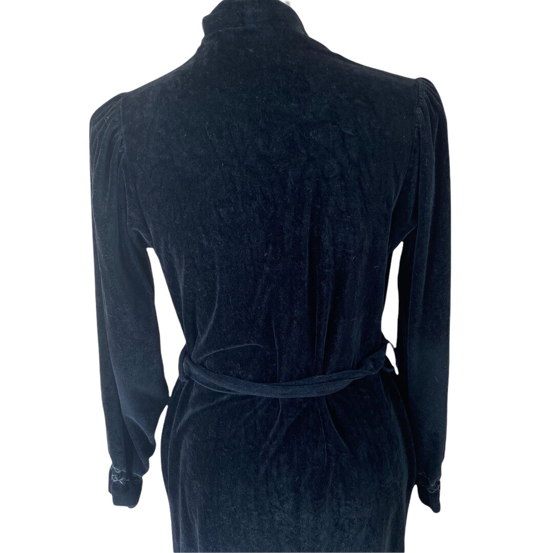 Vintage Glamorous Black Velour Robe Miss Elaine Medium (check measurements)
