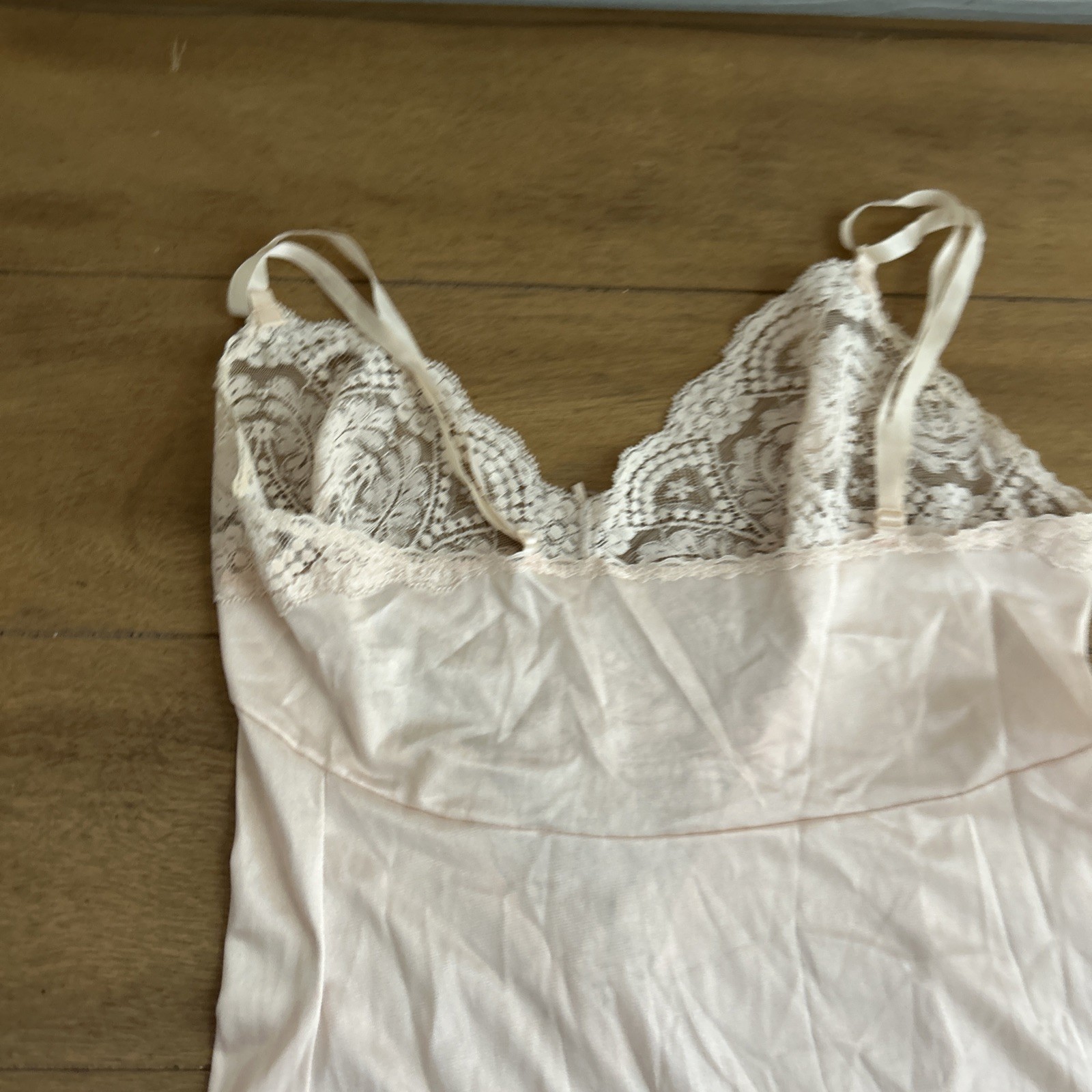 Vassarette Vintage Silky Soft Satin Lace Trim Nightgown Full Slip Size 32 L