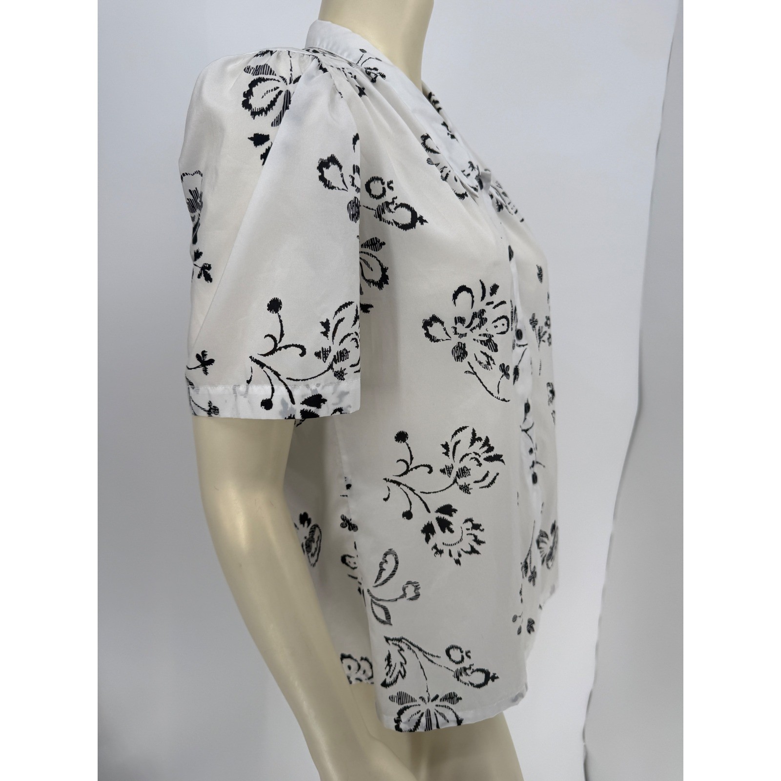 Vintage Judy Bond 1970s Short Sleeve Top White with Black Floral Print Sz 12