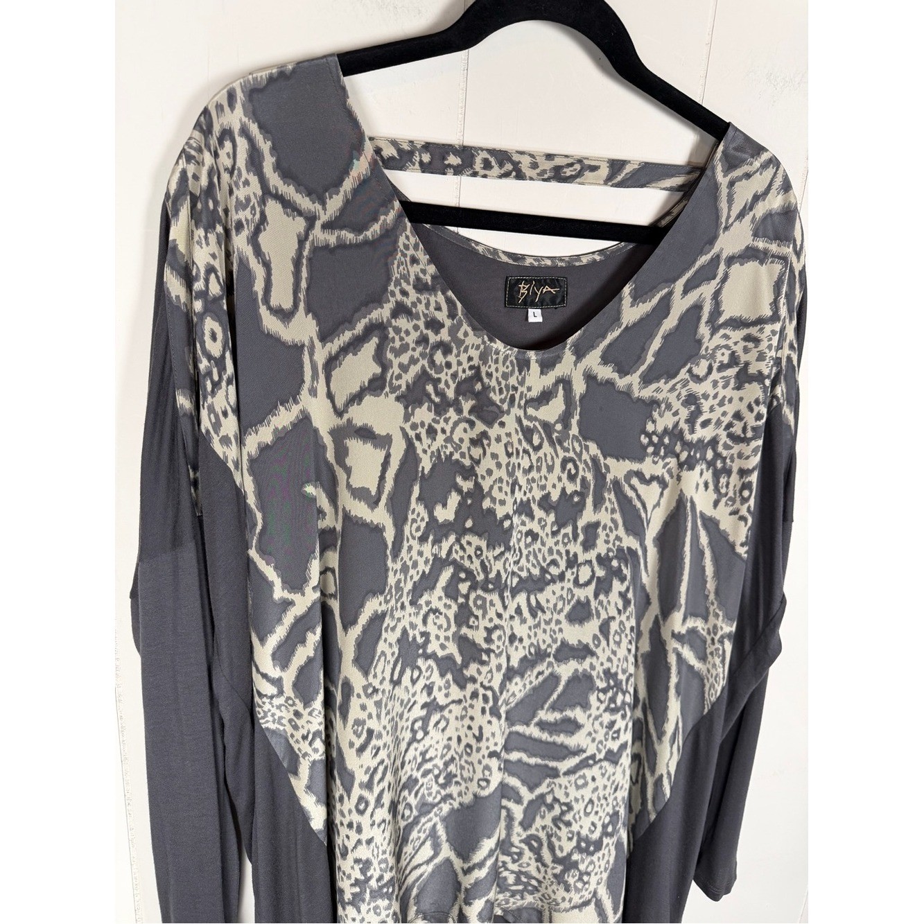 Biya V-Neck Flowy Modal Tunic Top Animal Abstract Print Size Large