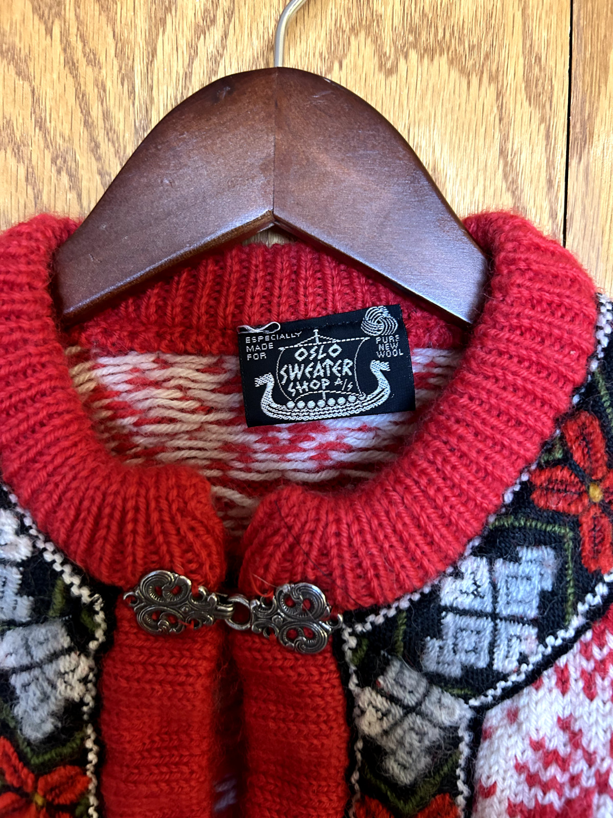 Vintage Dale of Norway, made for Oslo Sweater Shop Sweater Red/ White Size 40