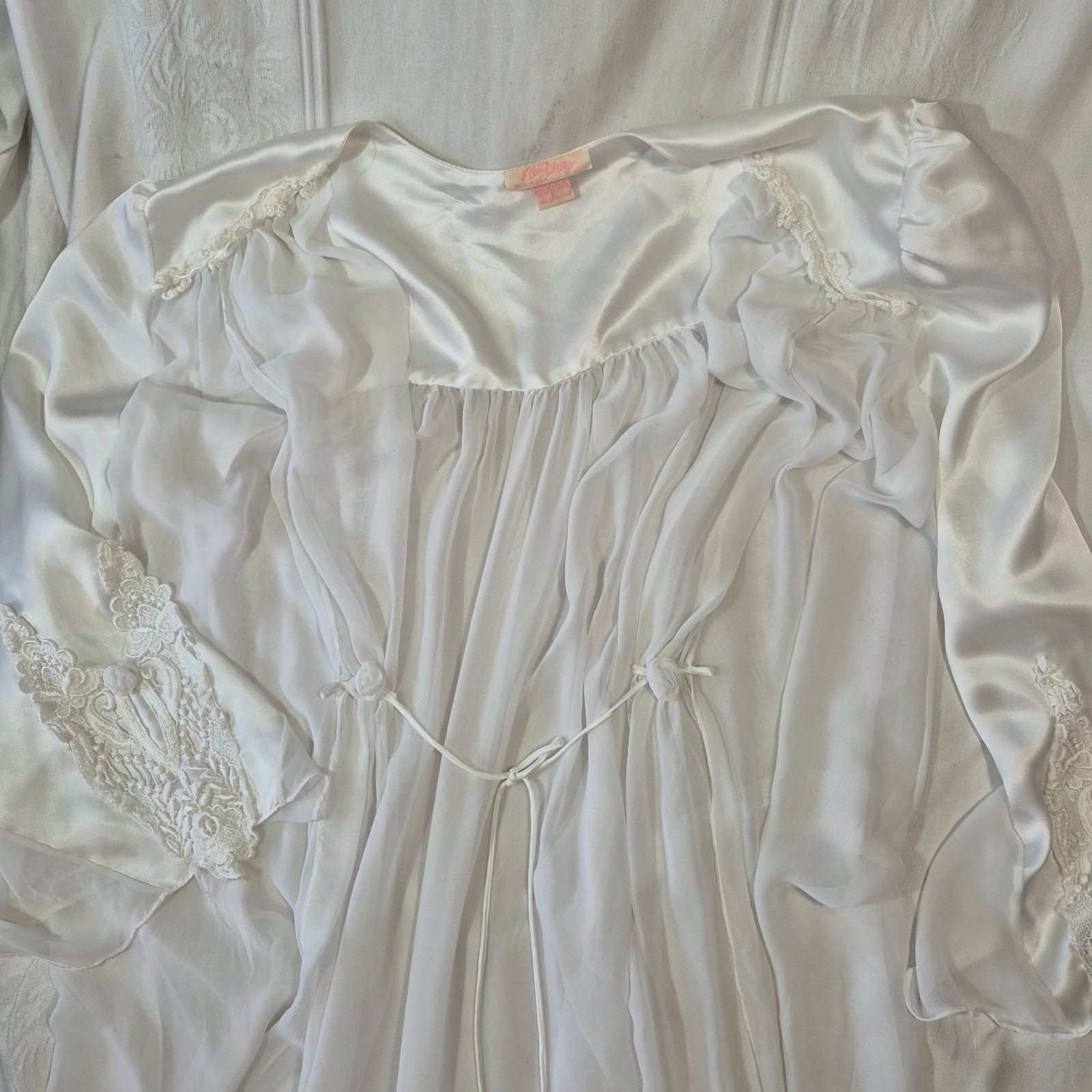 VTG Flora Nikrooz White Silk Chiffon Robe Embroidered Lace Peignoir Bridal L USA
