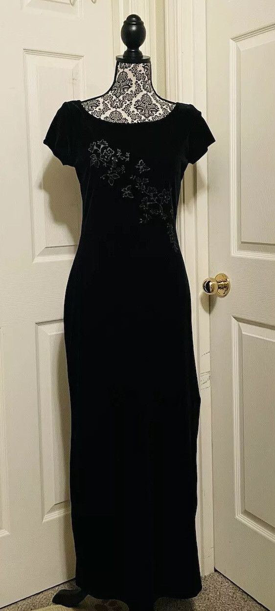 M Studio Woman’s Juniors Long Black Velvet Dress With Floral Design Size Medium