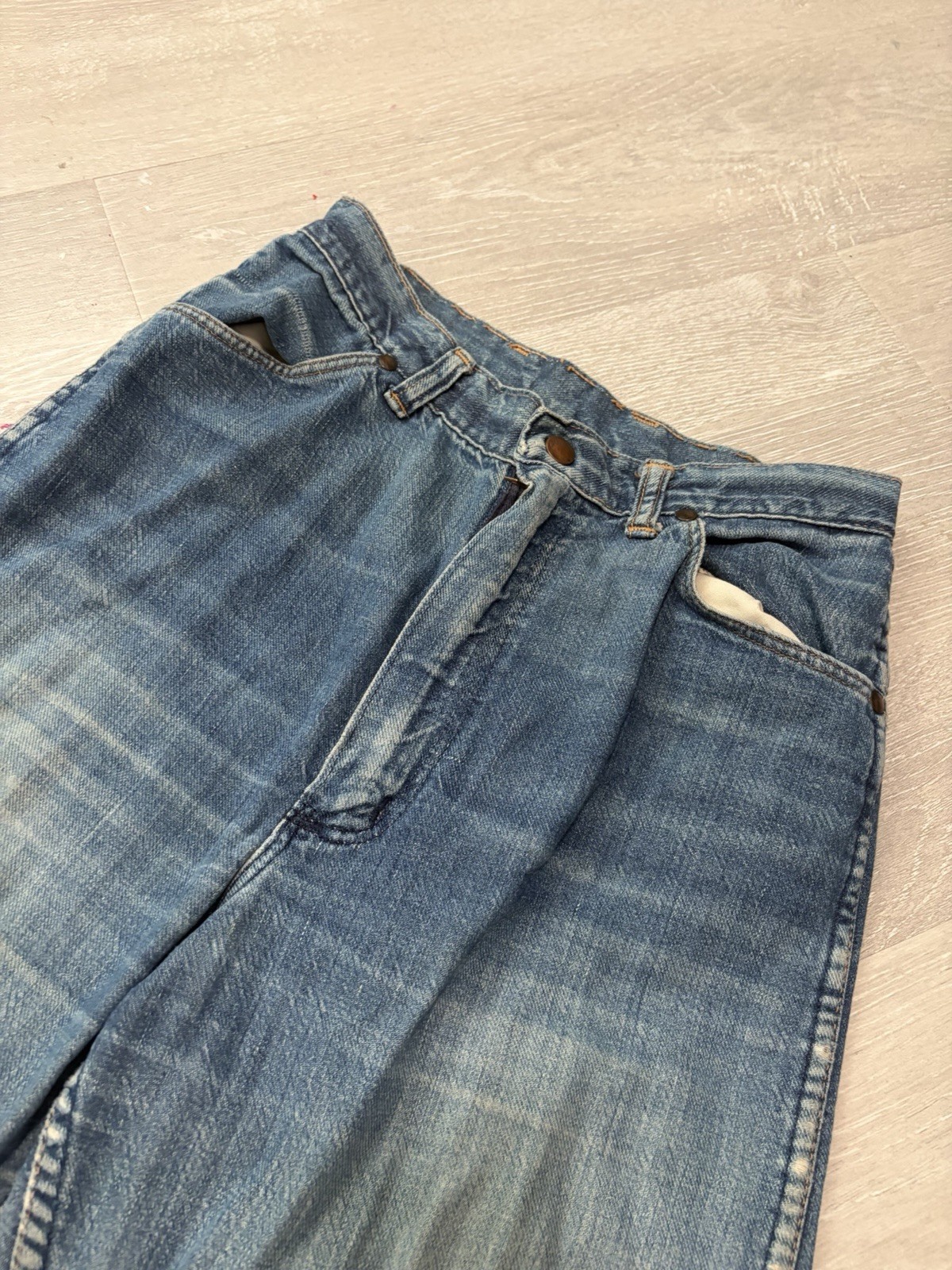 Vintage 1960s Women’s Wrangler Jeans 26 27 28 High Waist Blue Denim 50s 60s