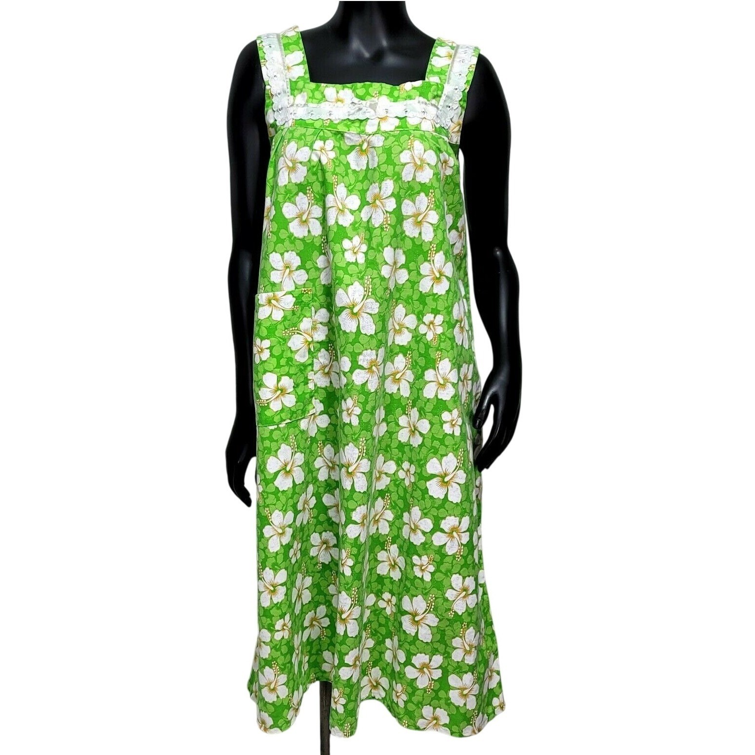 Vintage Green Hibiscus Floral Muumuu House Dress Eyelet Lace Trim Sleeveless M