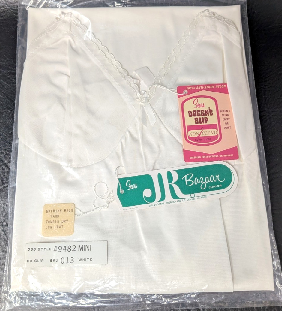 Vintage Sears JR Bazaar Junior Size 13 White 49482 Mini Non Cling Doesn’t Slip