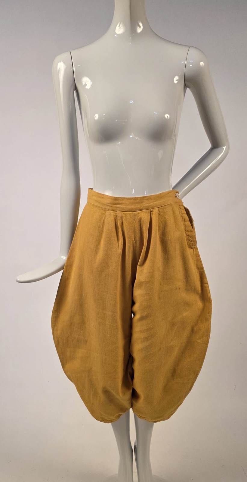 ANTIQUE 1920’S GOLDEN COTTON TWILL SPORTING GYM PANTS BLOOMERS