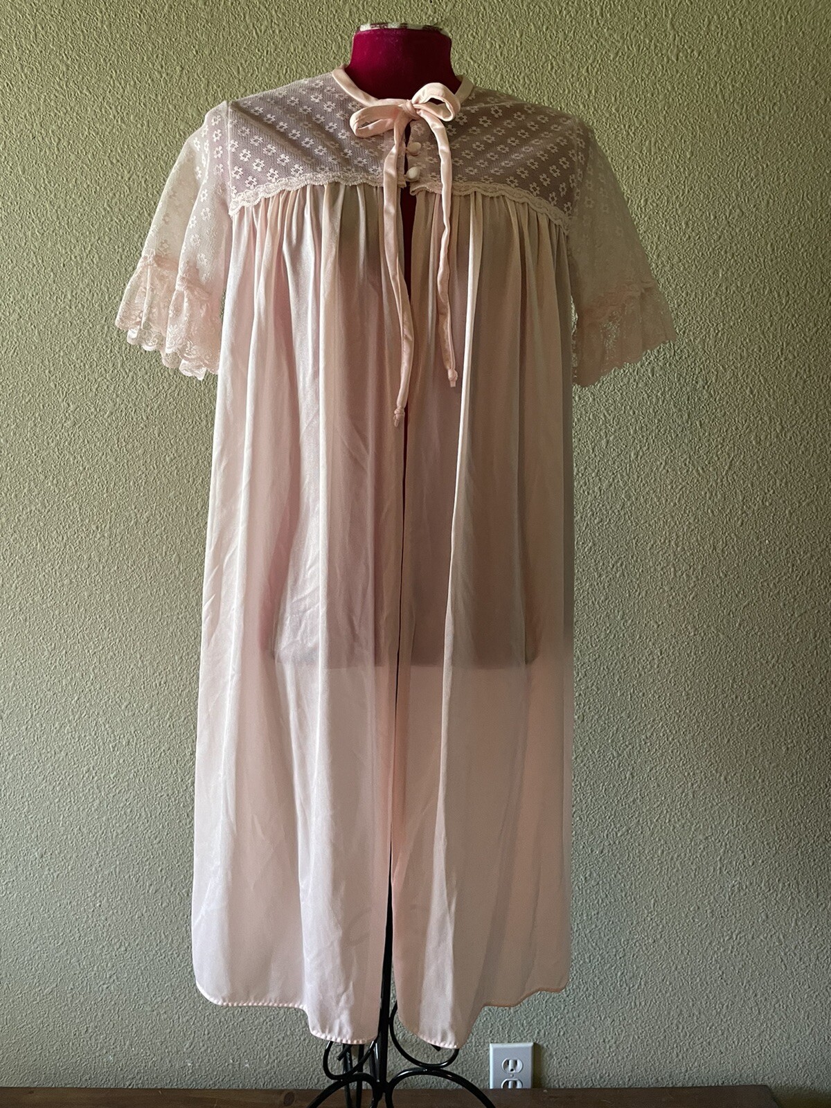 Ilise Stevens vintage robe lace open front sweep hem Knee Length Petite USA