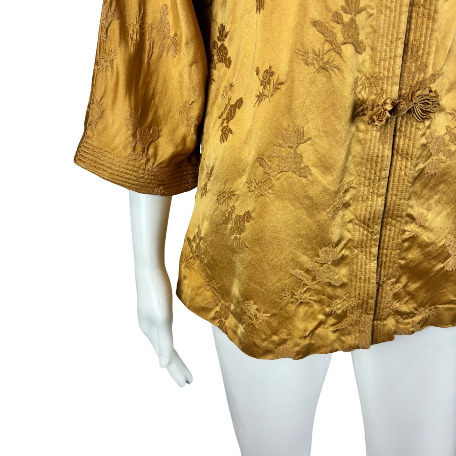 Vintage 70s Cheongsam Jacket Women’s Small Gold Floral Jacquard Frog Closures Dy