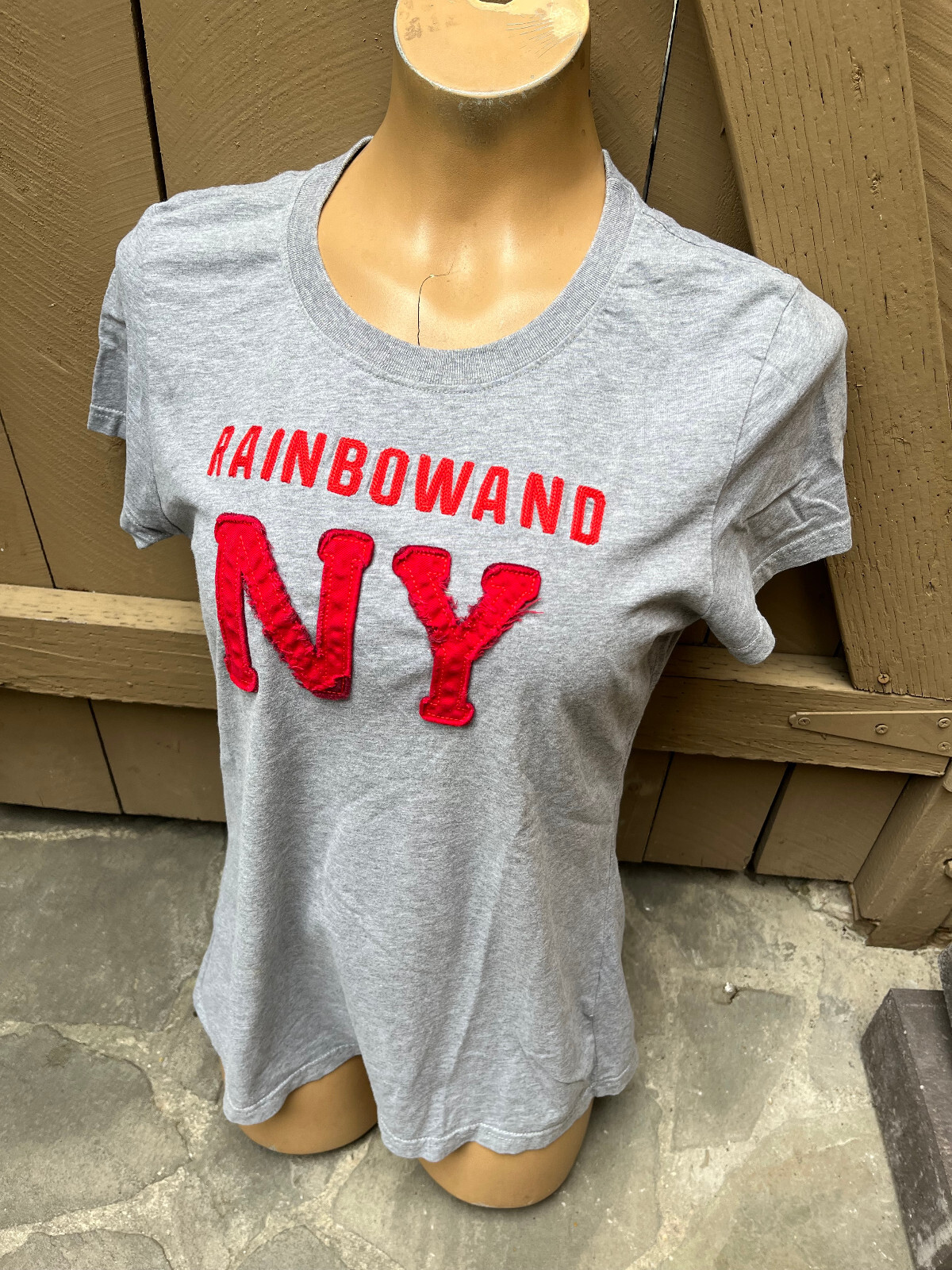 Vintage Rainbow Stitch Rainbow and NY Graphics GRAY Tshirt – Women’s sz XL