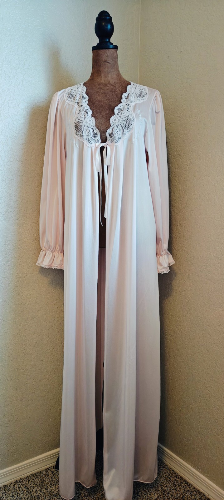 Vintage Barbizon Pink Peignoir Robe Lace Floral Embroidery Cottagecore Lingerie