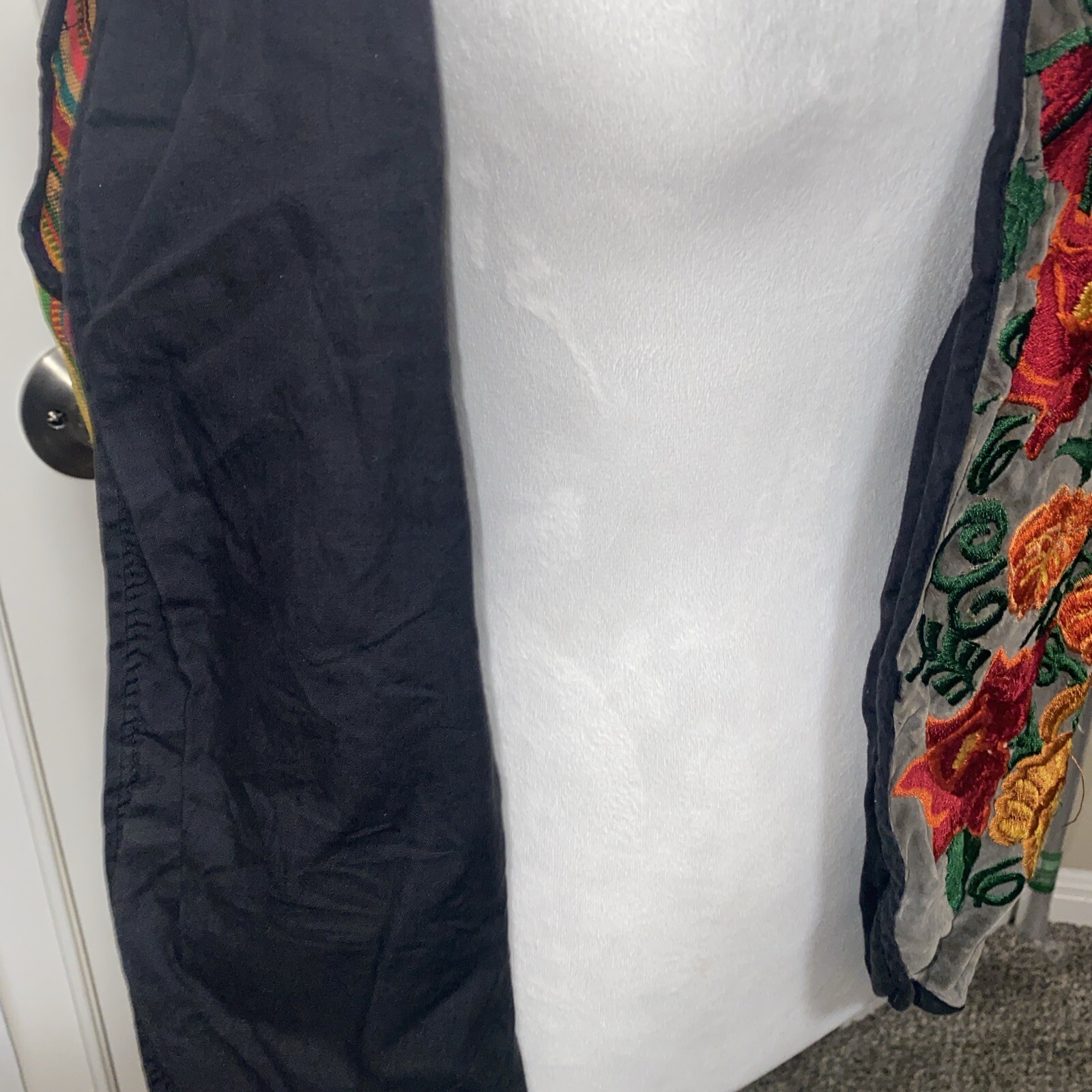 Vintage Velvet Floral Vest Women’s Multicolored Embroidered No Size Best Guess M