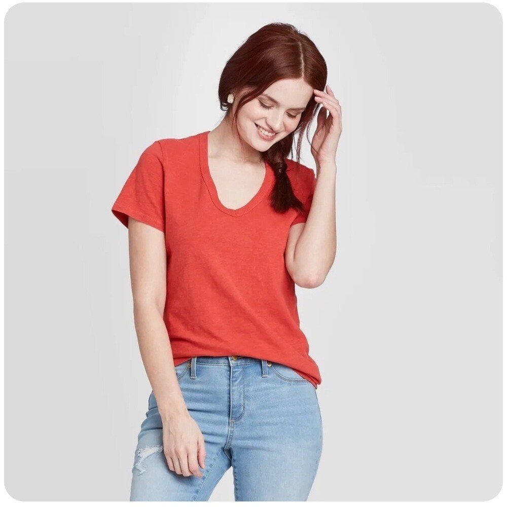 Universal Thread Women’s Short Sleeve V-Neck T-Shirt Pimento orange Plus Size 2x