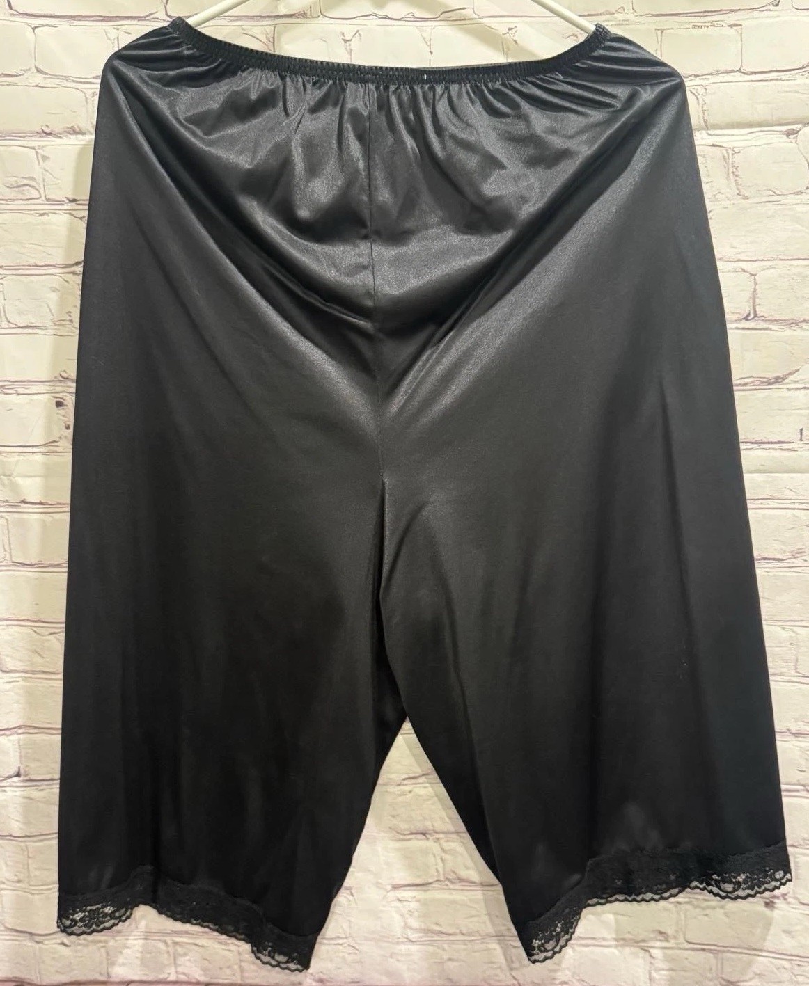 VTG 90’s Vanity Fair Black 100% Nylon Elastic Waist Laced Hem Patti Shorts L 28”