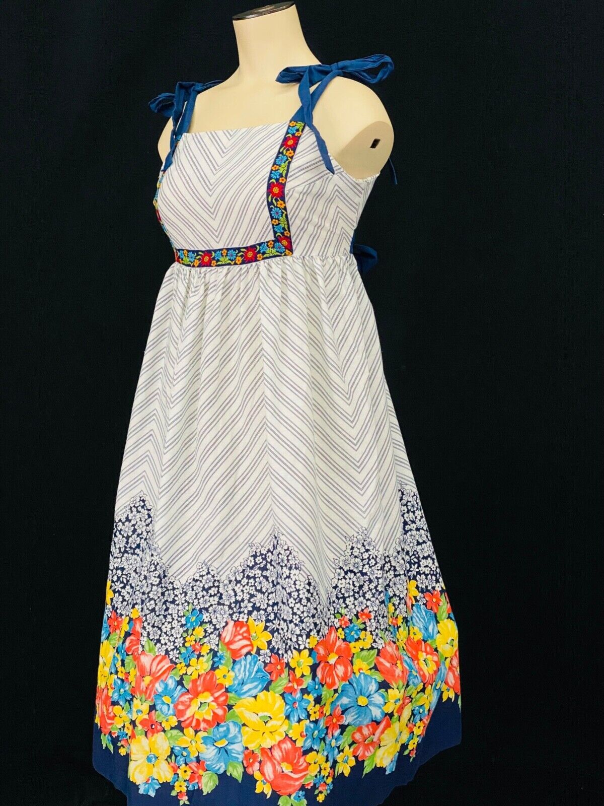 Vintage 1970s white sundress, sleeveless summer boho floral dress red striped