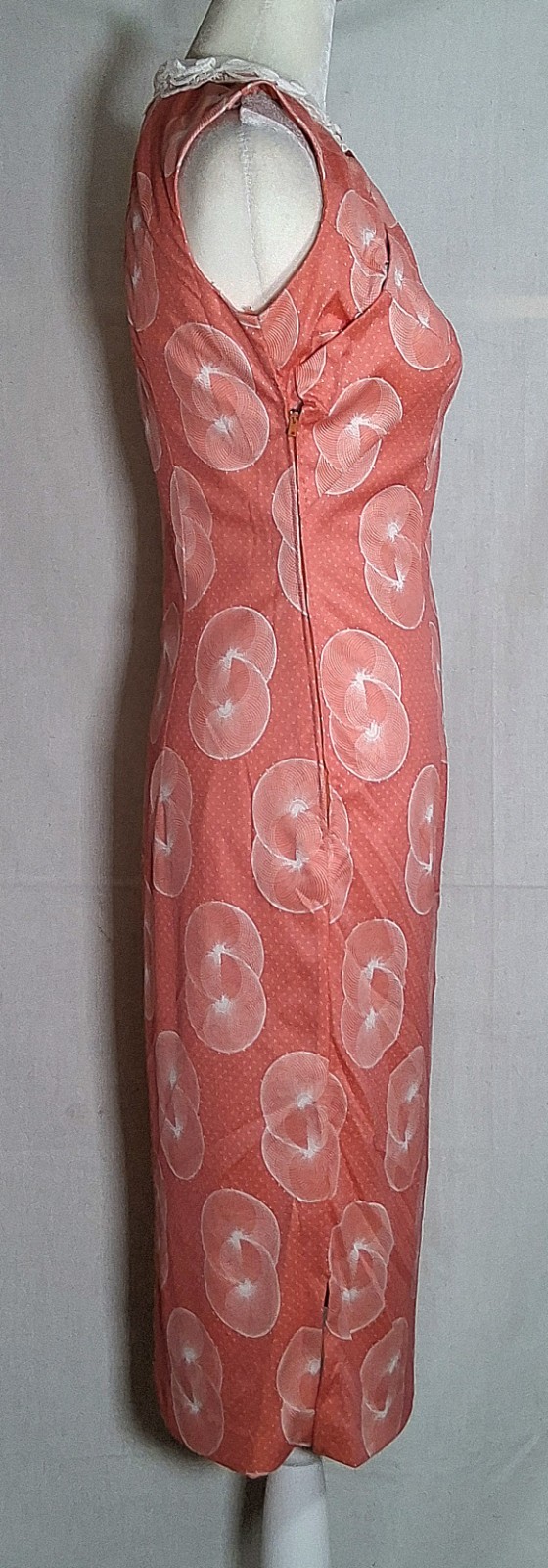 Vtg 70s Sleeveless Qi Pao Style Slamon And White Geometric Design Size Sm