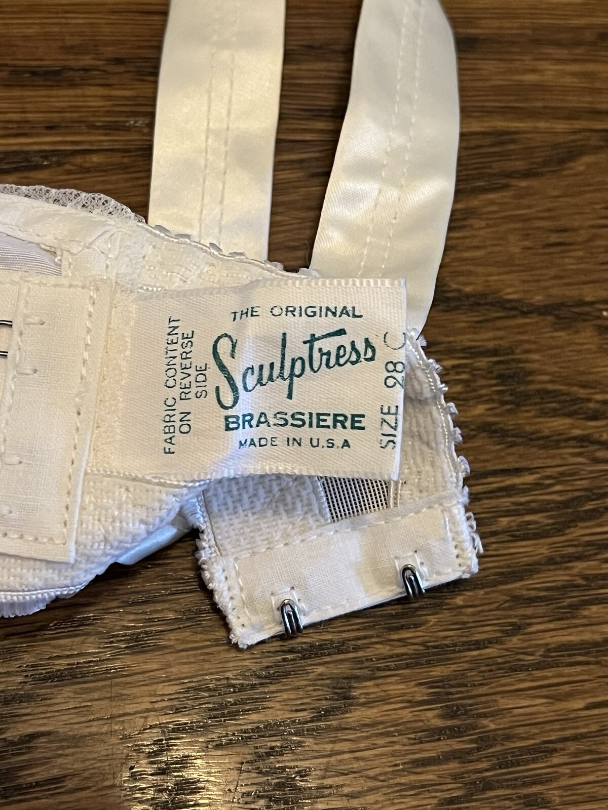 NEW Vintage 1970’s Sculptress White Poly Bra Style 522 w/Attached Banderin 28C
