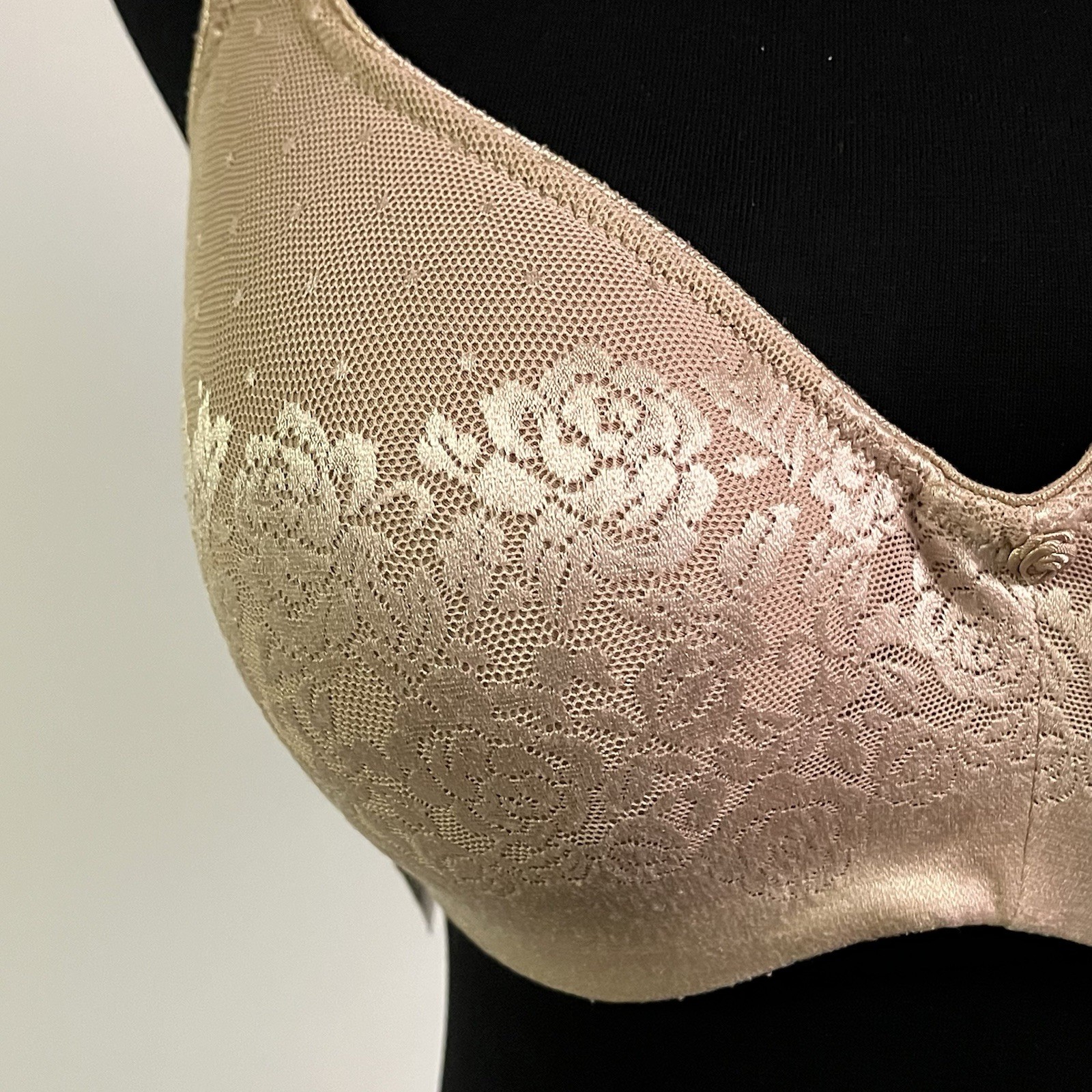 SOMA Beige Underwire Bra w/Lace Overlay Size 36D