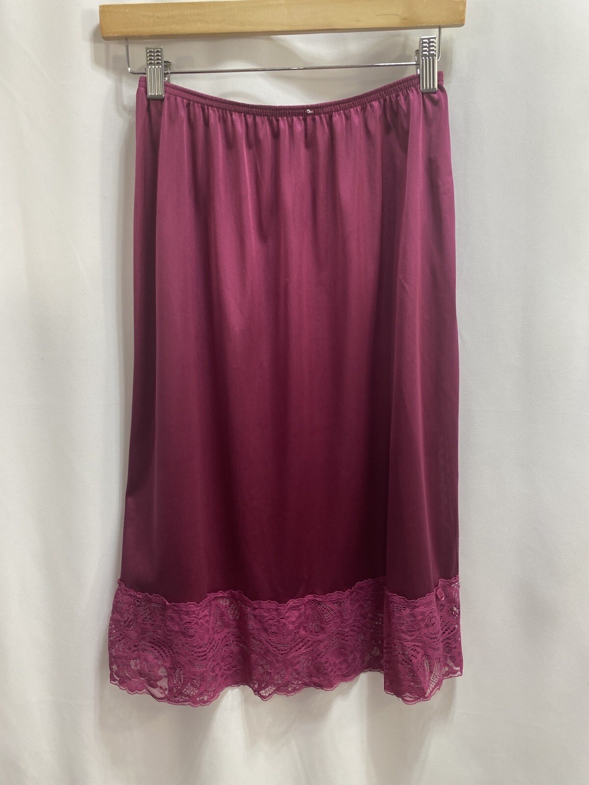 NWOT Vtg Body Lites For JC Penny Size M Fuchsia 25” Long Slip Skirt