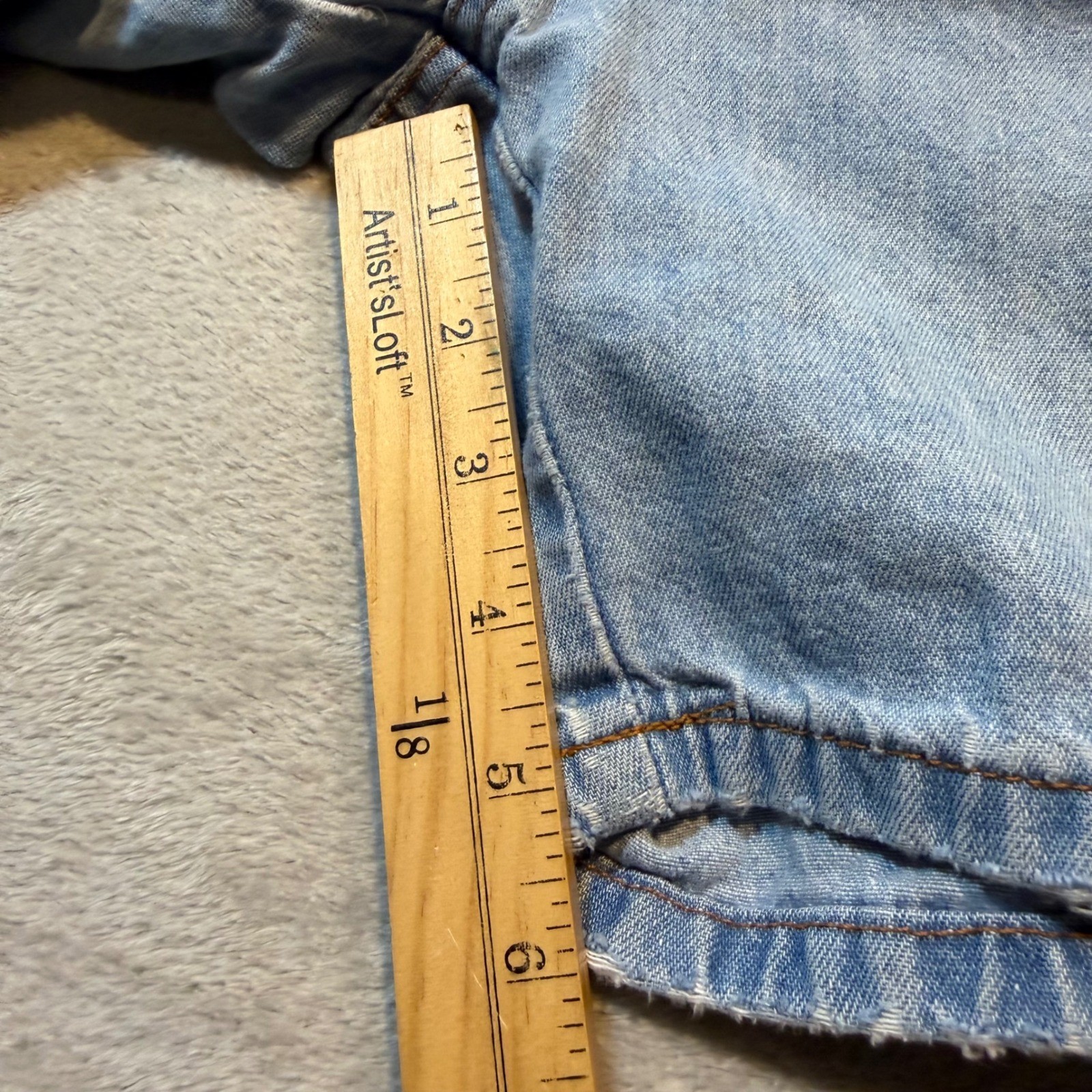 Thrashed vintage 90s High Waisted Light Wash Denim Mom Shorts 7/8 100% Cotton
