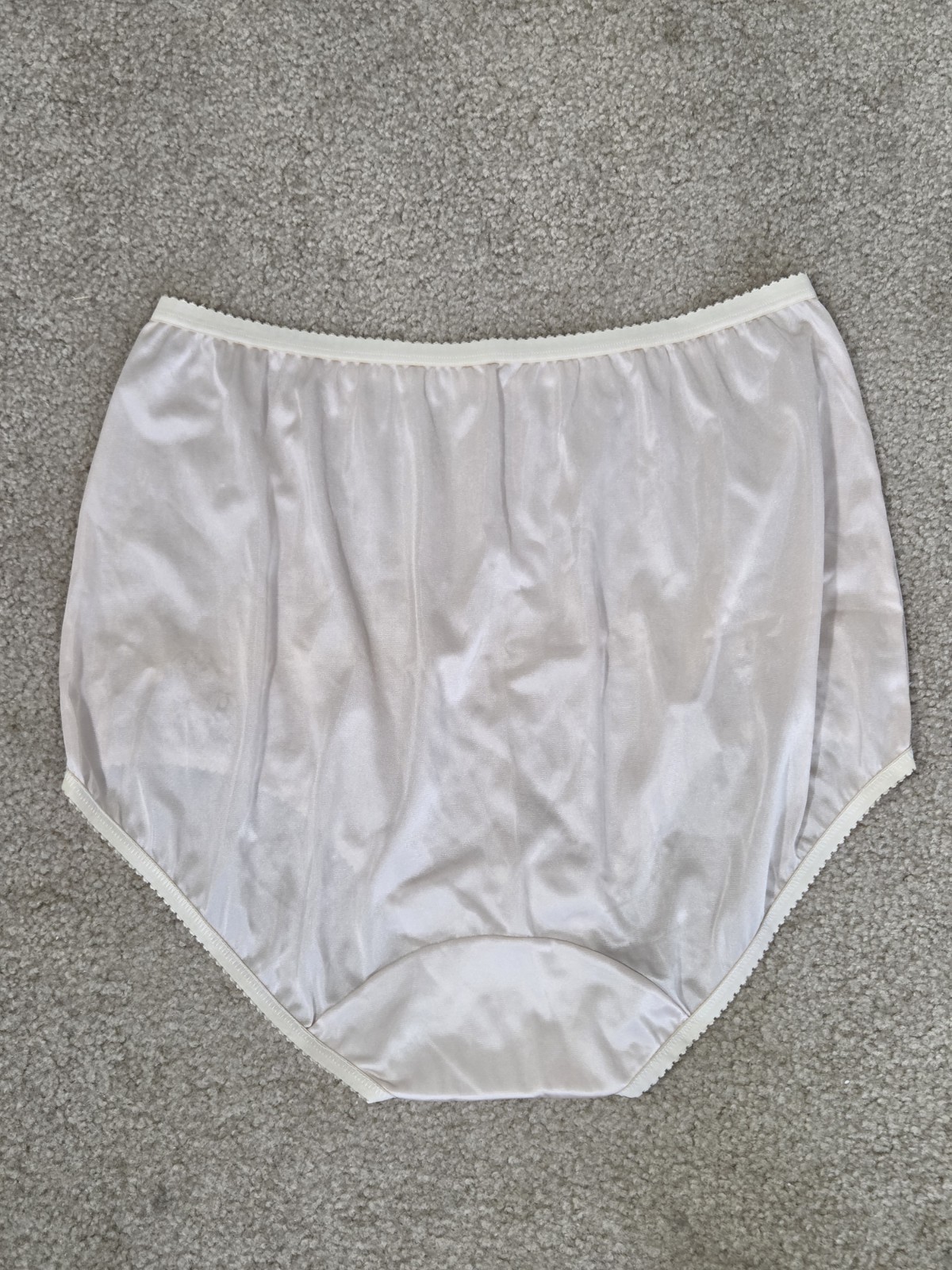 Vintage Shadowline Nylon Panties Beige New Lace Detail Size 7