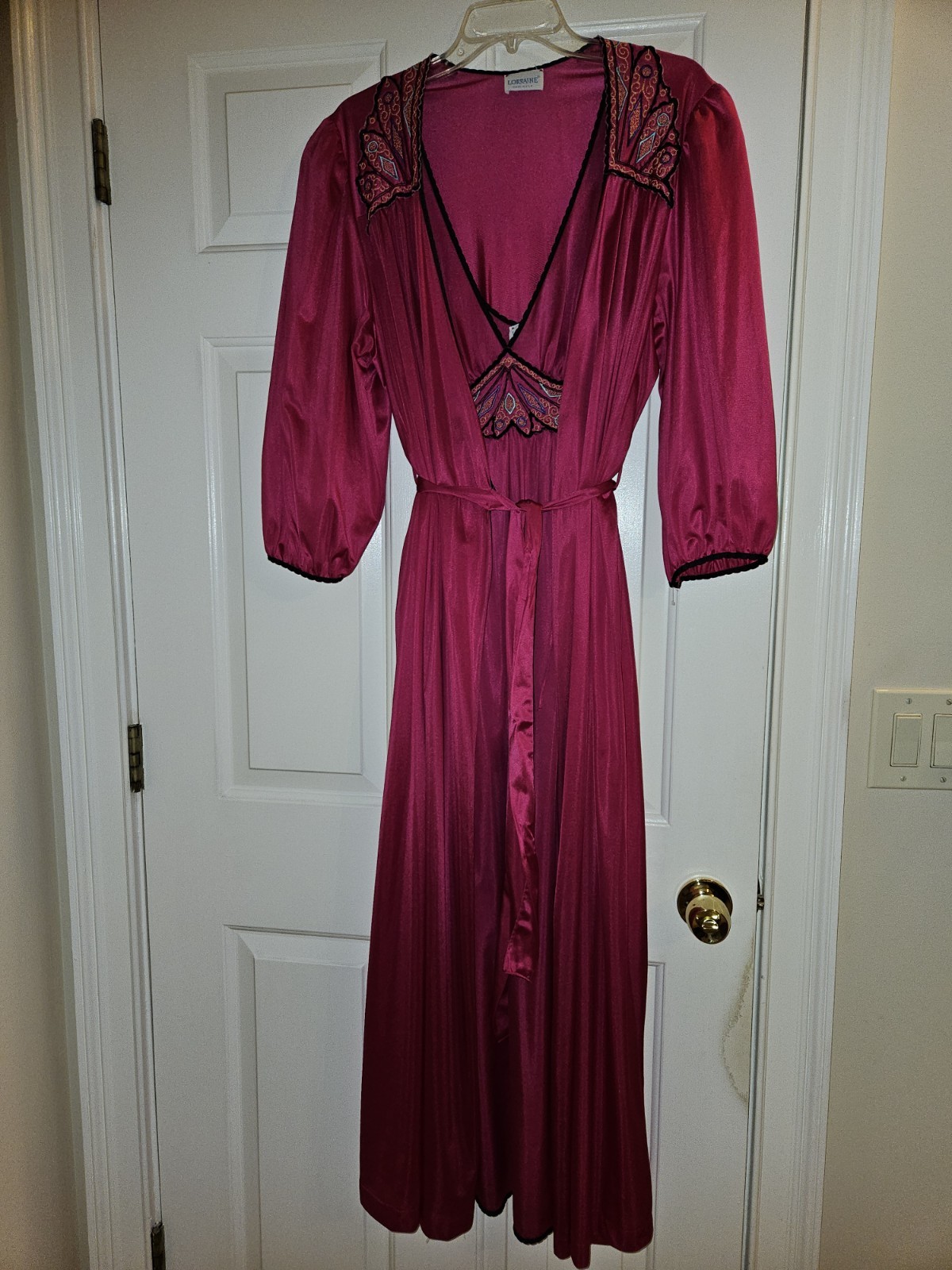 2 Pc Vtg Lorraine Womens Size M Pink/Red Nylon Embroidered Nightgown & Robe Set