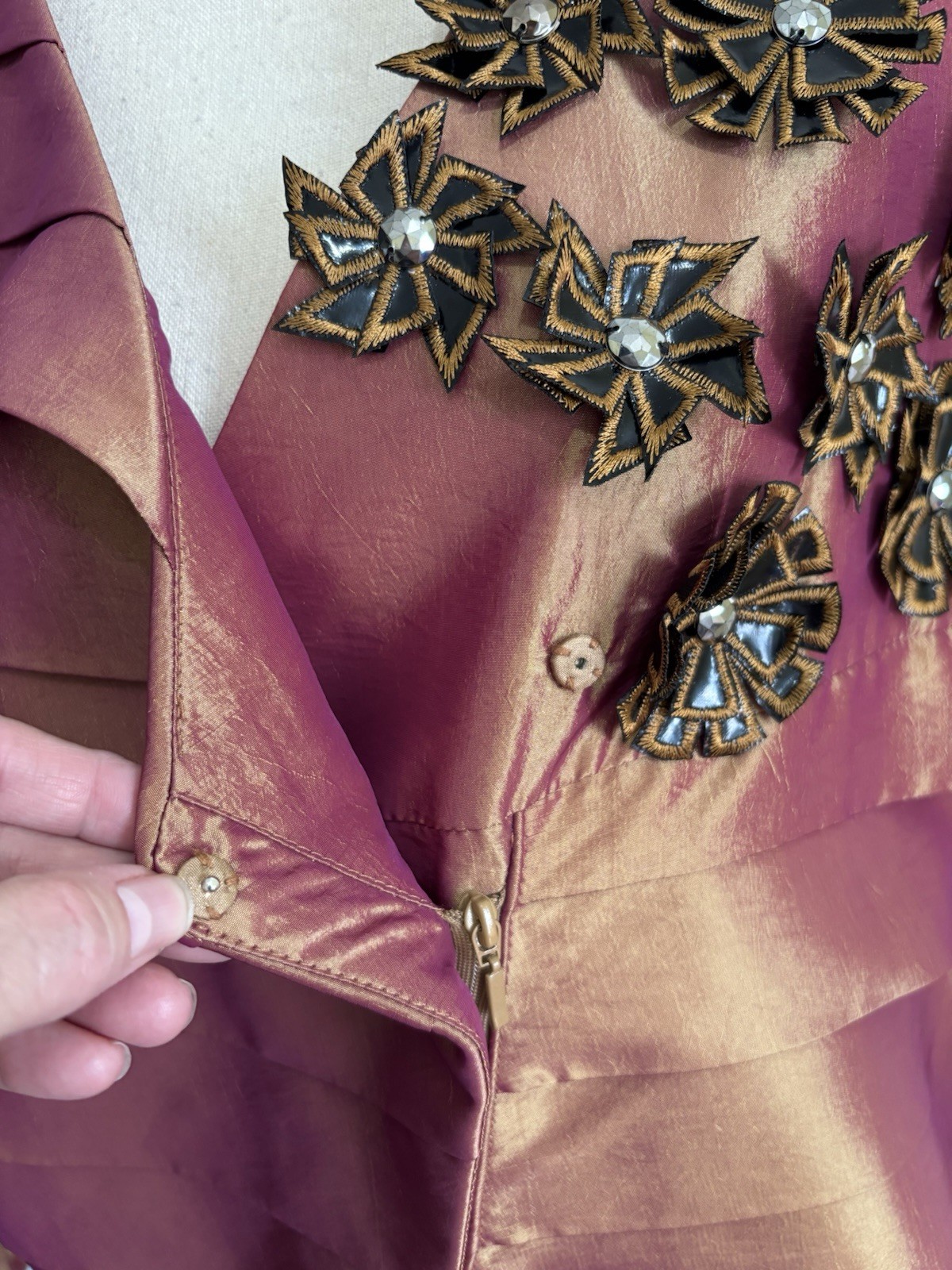 Donna Vinci Foiled Gold Suit Jacket & Skirt Layered Embellishing Vintage Size 18