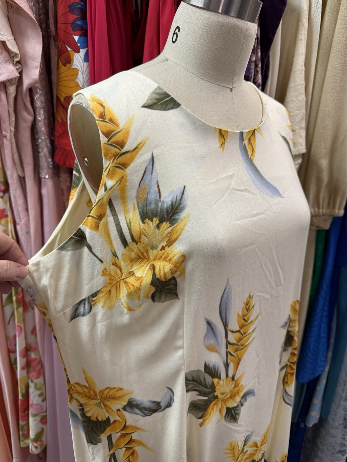 Vintage Hawaiian Dress🌺1970s Maxi Flower Print Plus Size 46 Bust 41 Waist L/XL