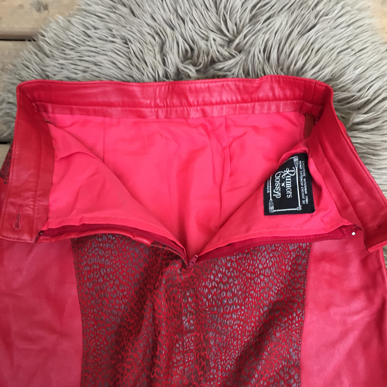 Rumors n’ Gossyp 1980s vintage red leather pencil skirt w/pockets – size M