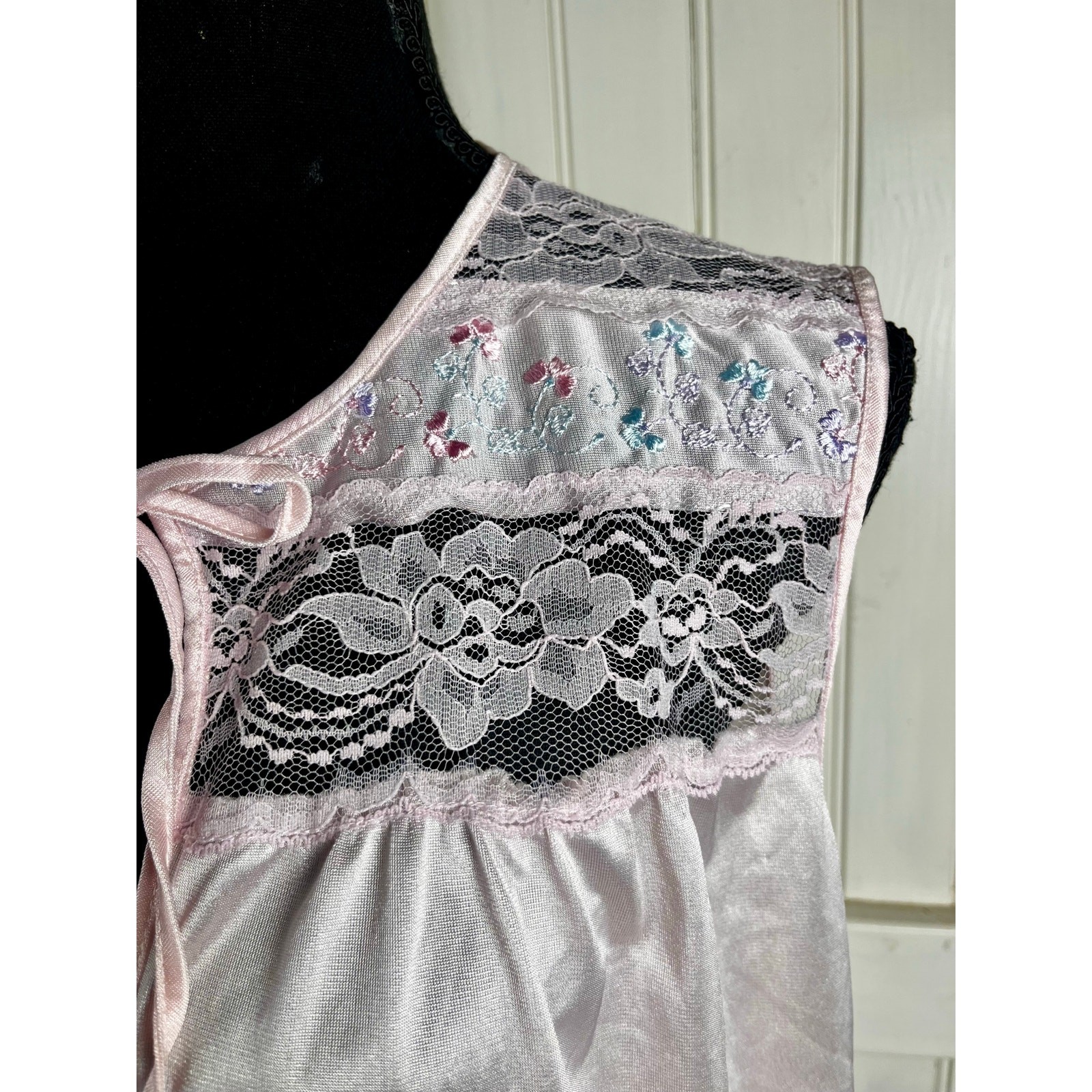 Vintage Stardust Pink Nylon Lace Floral Embroidered Nightgown Sz M Romantic USA