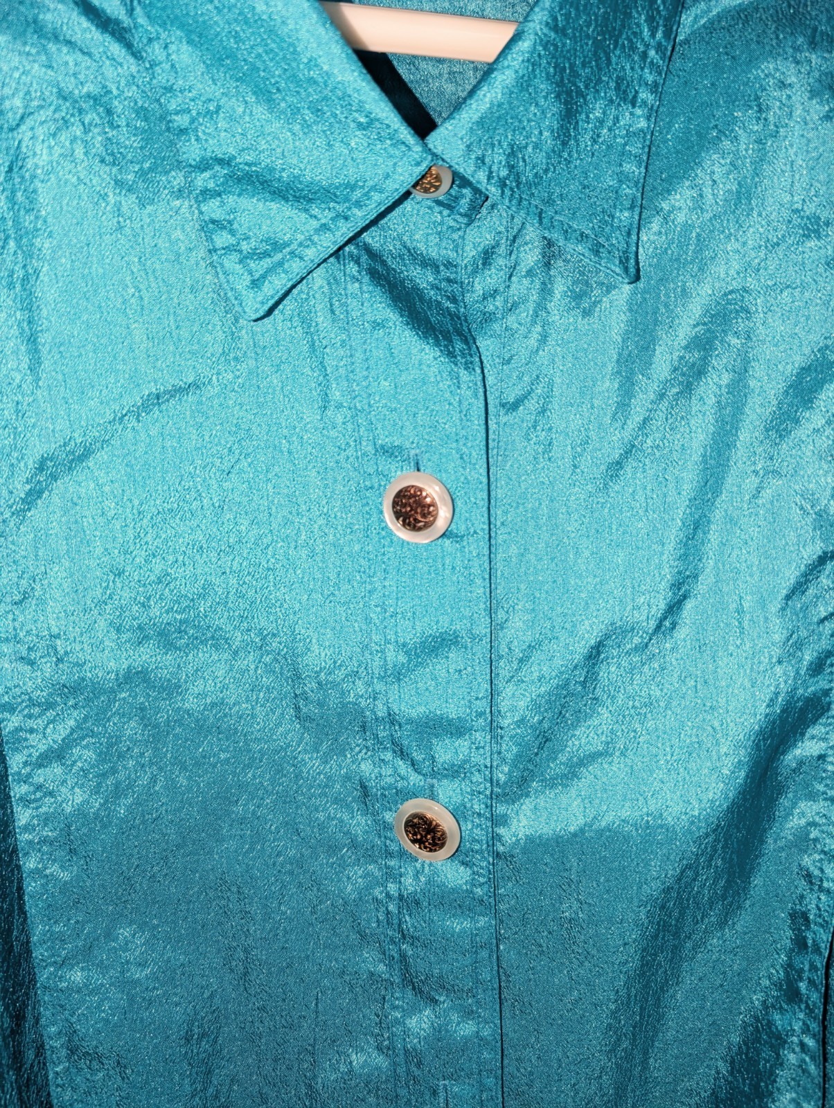 Classic 1980’s buttoned up sleeves crinkle polyester suit, tracksuit look 26 1/2