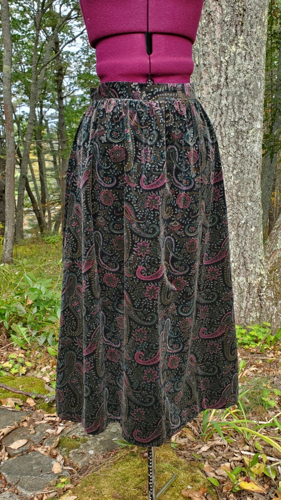 Vintage Black Velvet Paisley Floral Print Skirt – Extra Small