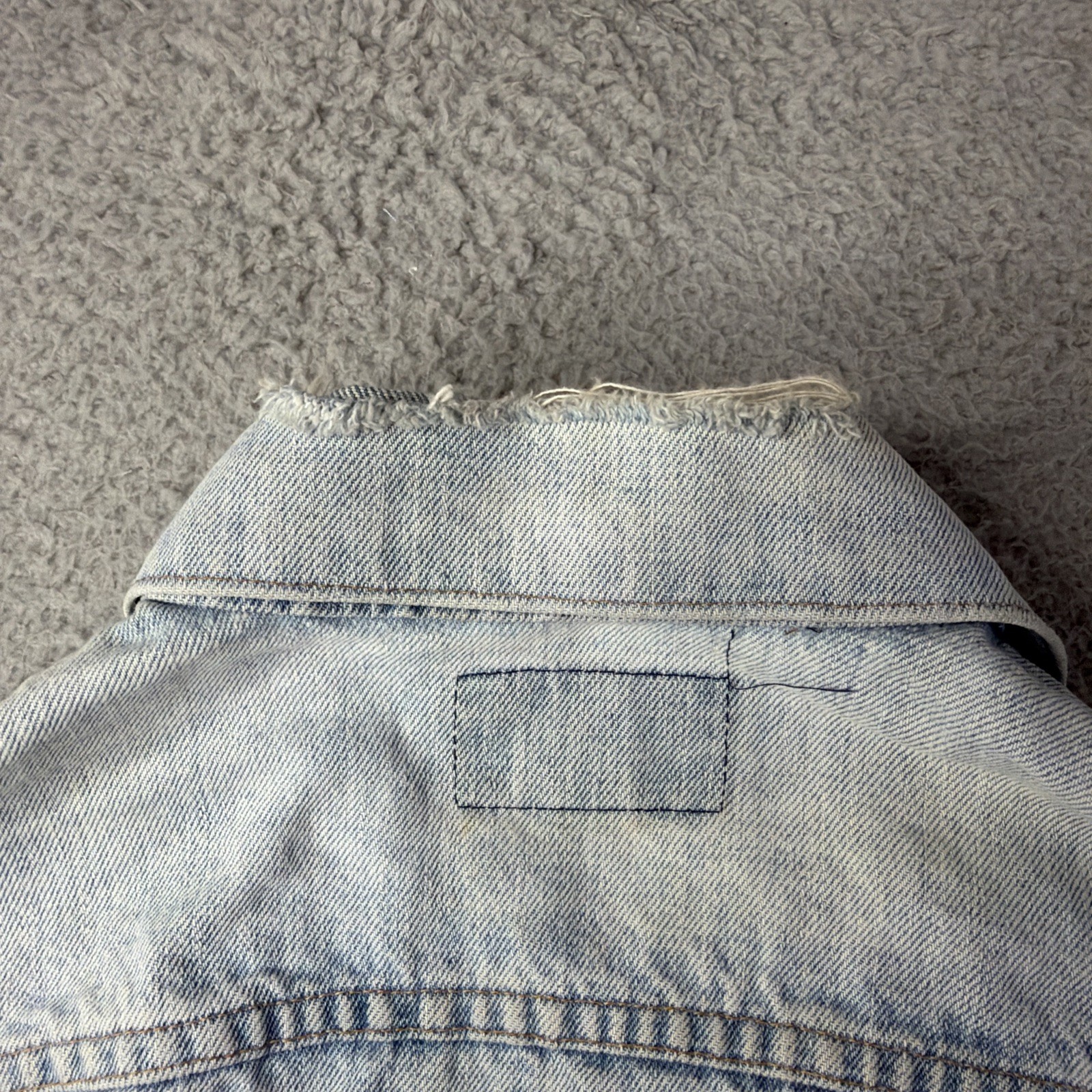 Vintage Levis Truckers Jacket Women’s Small Denim USA Distressed 80s
