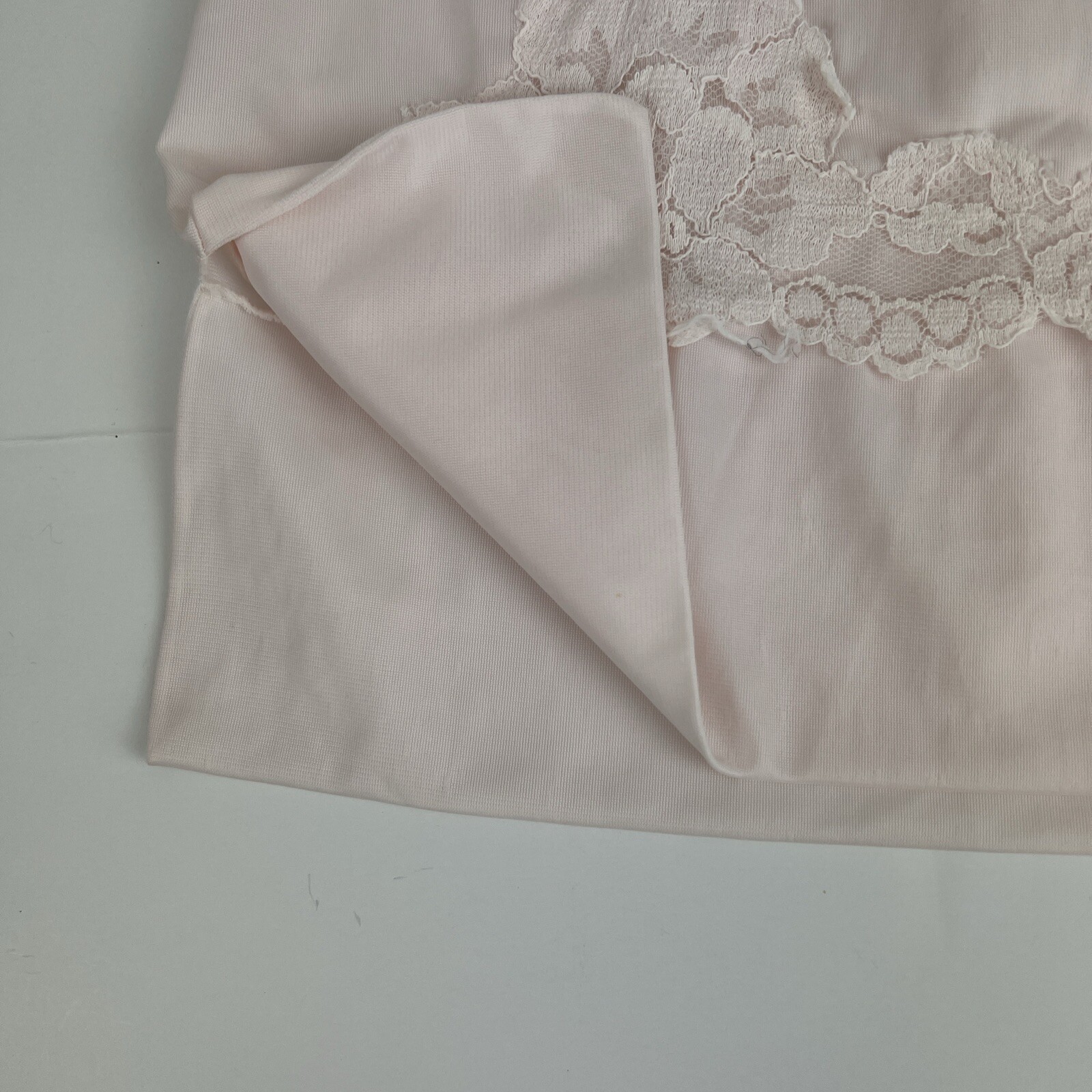 VINTAGE 1950s SILKY PINK NYLON TRICOT SLIP CHANTILLY LACE sz M MOVIE STAR
