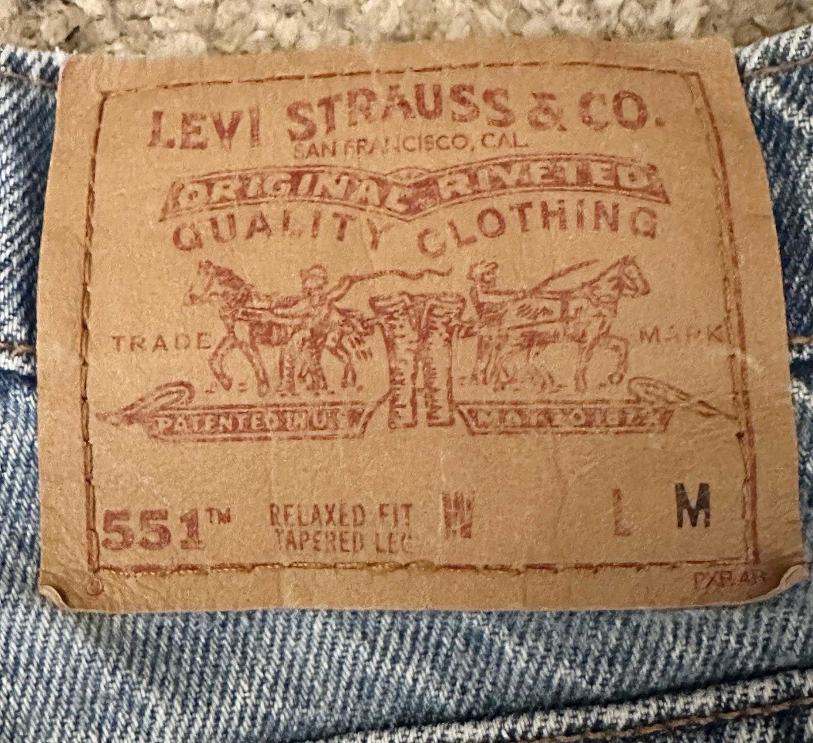 Vtg 90s Levi’s 551 Women’s Size 14 Med. Blue Relaxed Fit Tapered Denim Jeans USA