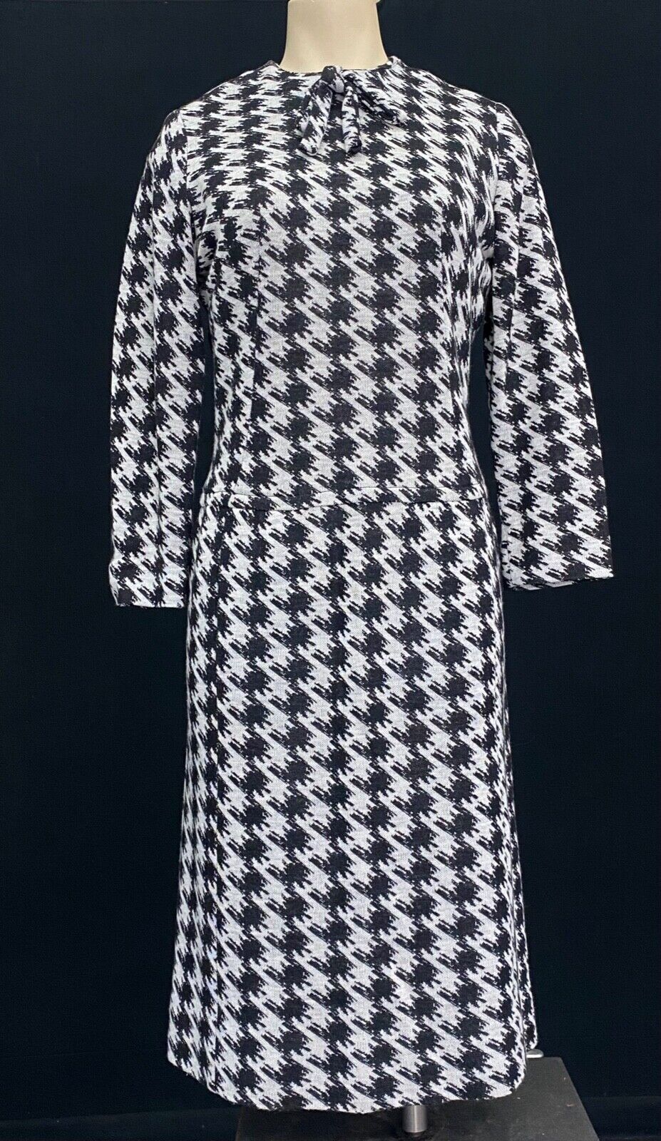 Vintage 1960s black white houndstooth dress, long sleeve knit S M