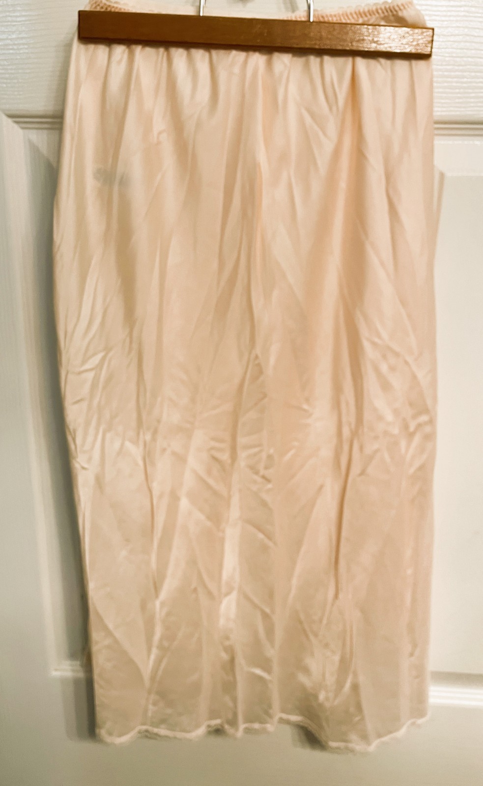 Vintage OLGA HALF SLIP Peach Nylon/Polyester Lace Shiny 12113 Size MF Silky NWOT