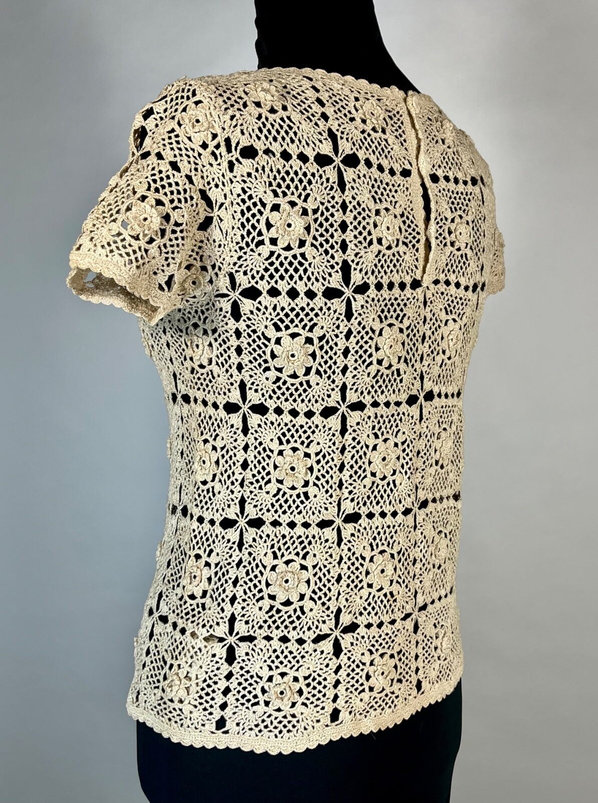 Vintage 1980’s-1990’s beige hand CROCHET open lace top by Peter Lynne size S/XS