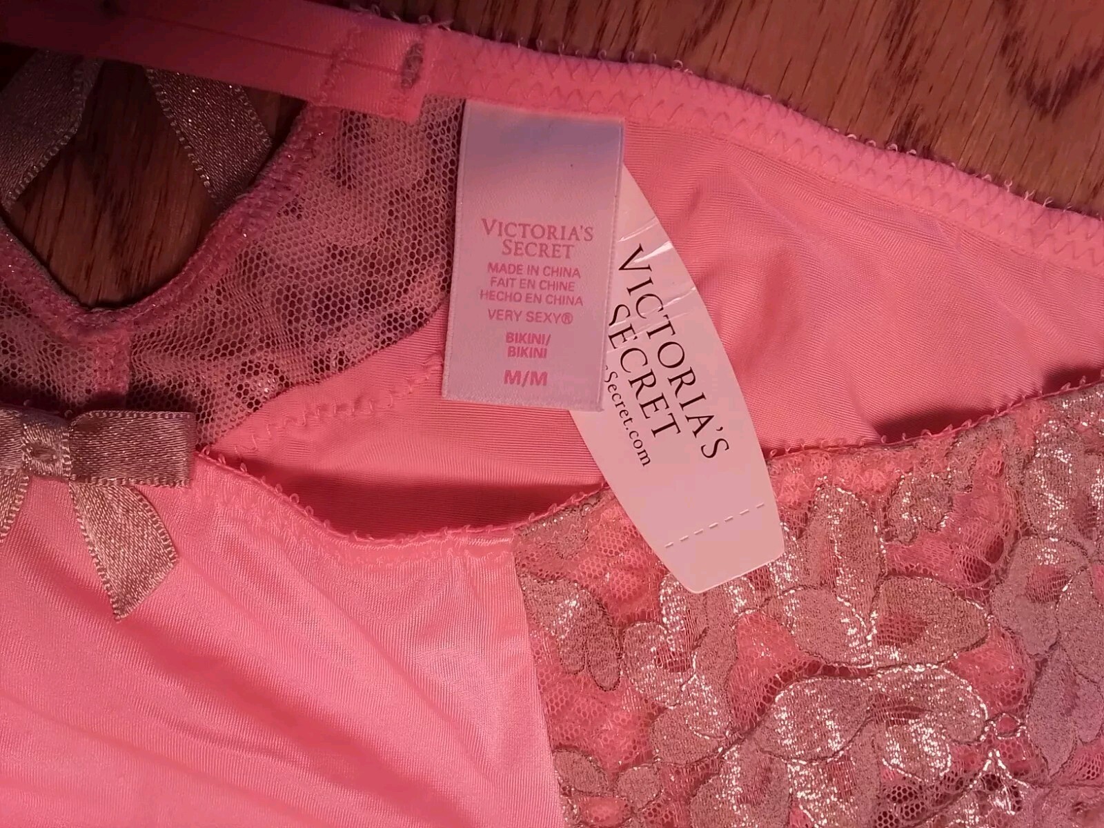 New VTG VICTORIA’S SECRET Very Sexy CORAL Shimmery Lace PANTIES Bikini Style M