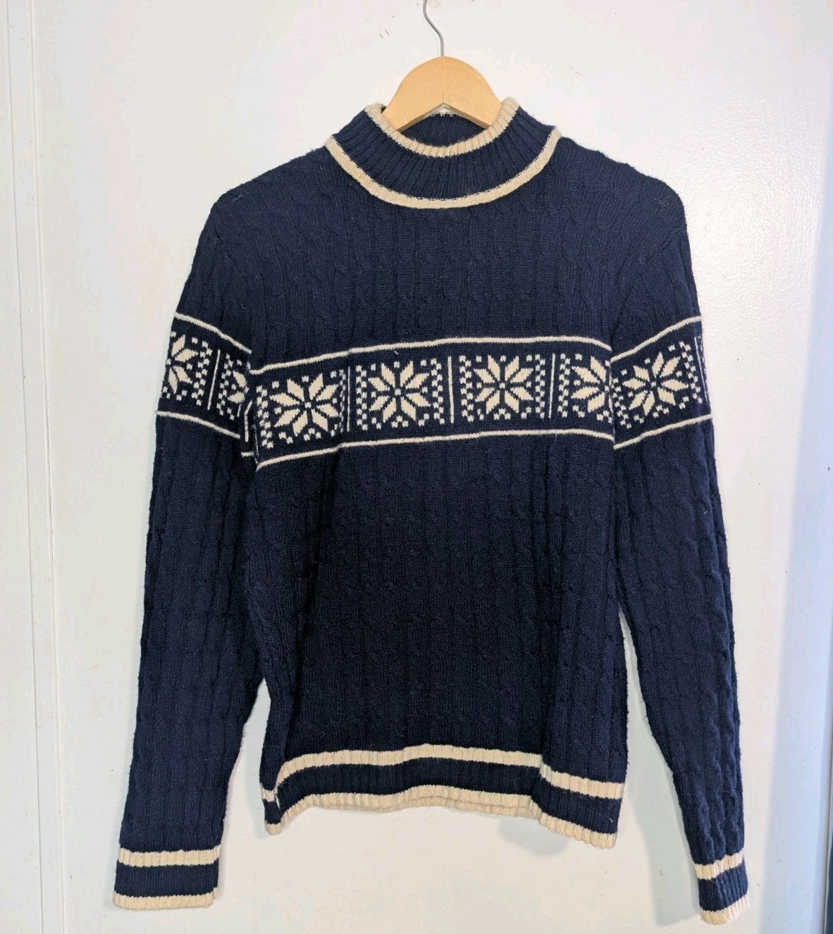 Vintage 1960 1970 Lahmar Women’s navy blue and ivory cable knit sweater