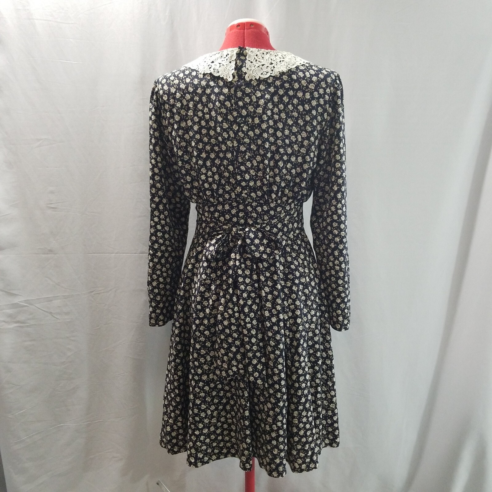 Floral Vintage Dress with Lace Collar Made in Japan Navy Blue