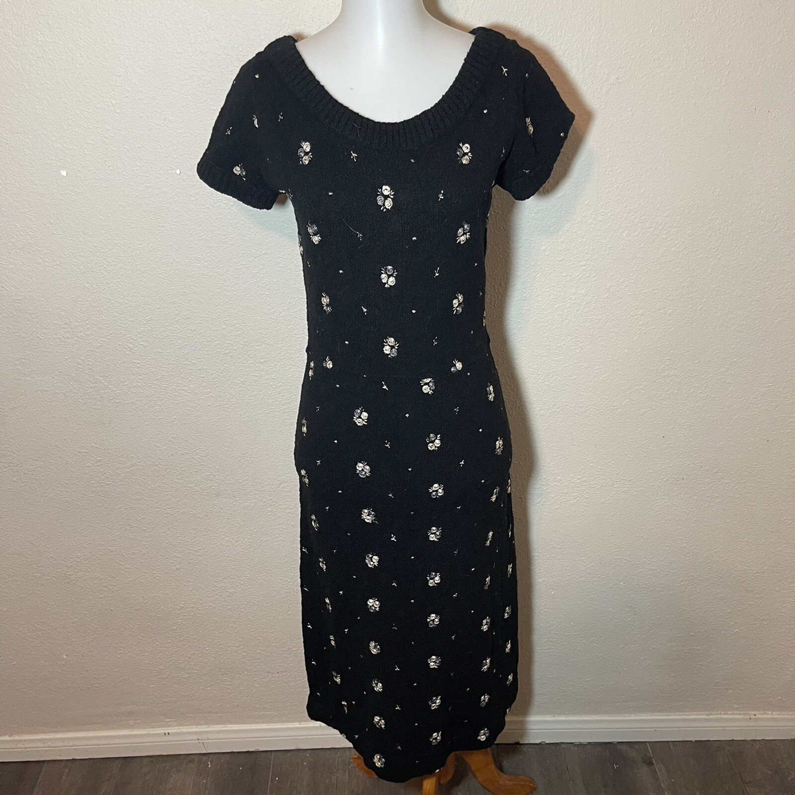 VINTAGE Jernat of Italy Classic Black 100% Virgin Wool Sweater Dress Embroidered