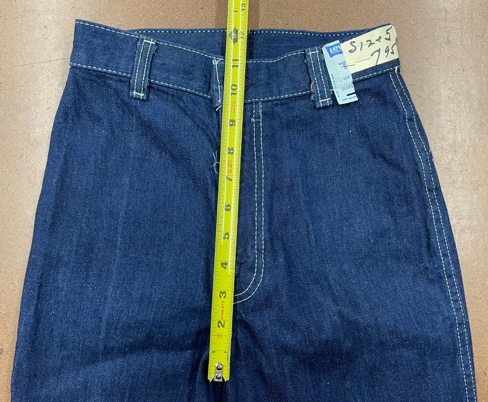 Vintage 1970s Dark Wash Bell Bottom Jeans – Contrast White Stitching