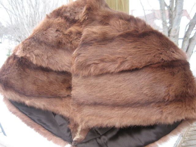 #E6 VINTAGE REDISH BROWN MUSKRAT FUR STOLE wraps 39″IN LONG