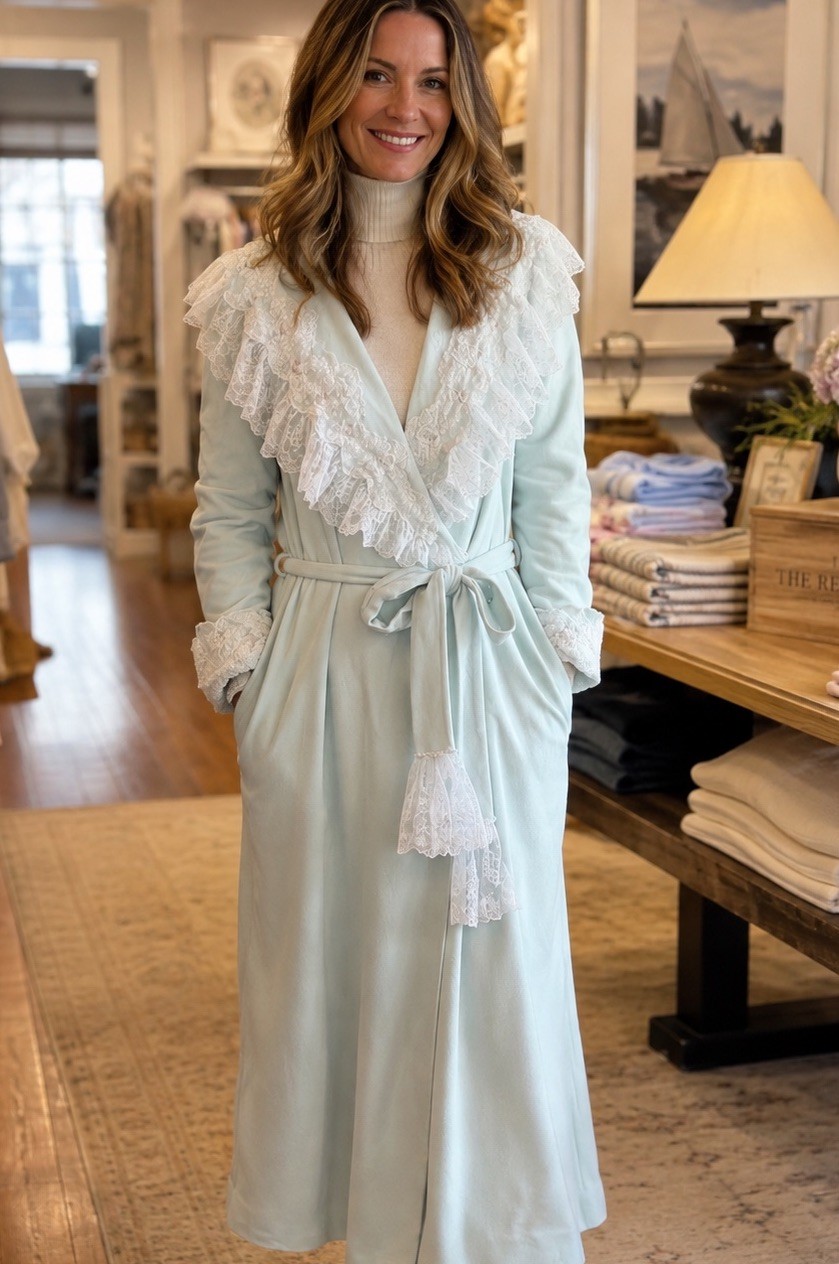 Vintage Vanity Fair Soft Sea Foam Embroidered Robe Ruffled Trim Belt Pockets M