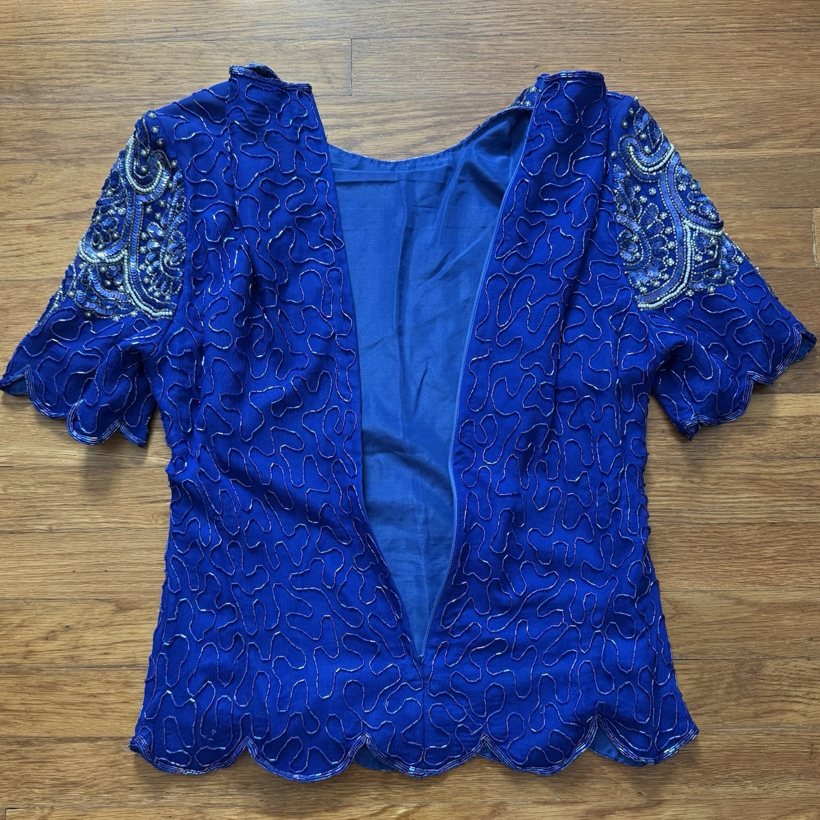 VTG Sarin Sequin Top Blouse Blue & White Women’s Sz M Clothing Bedazzled Elegant