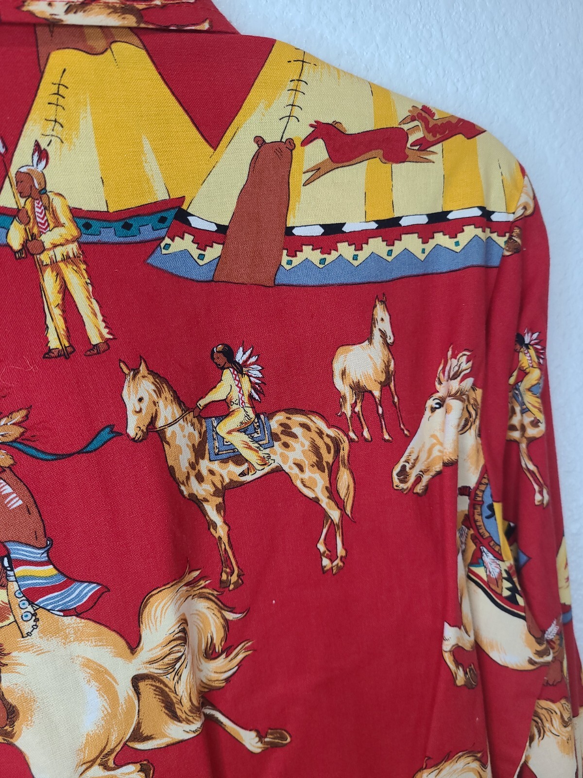 VTG Caravan Western Apparel Native novelty print Shirt, Rare retro indigenous M