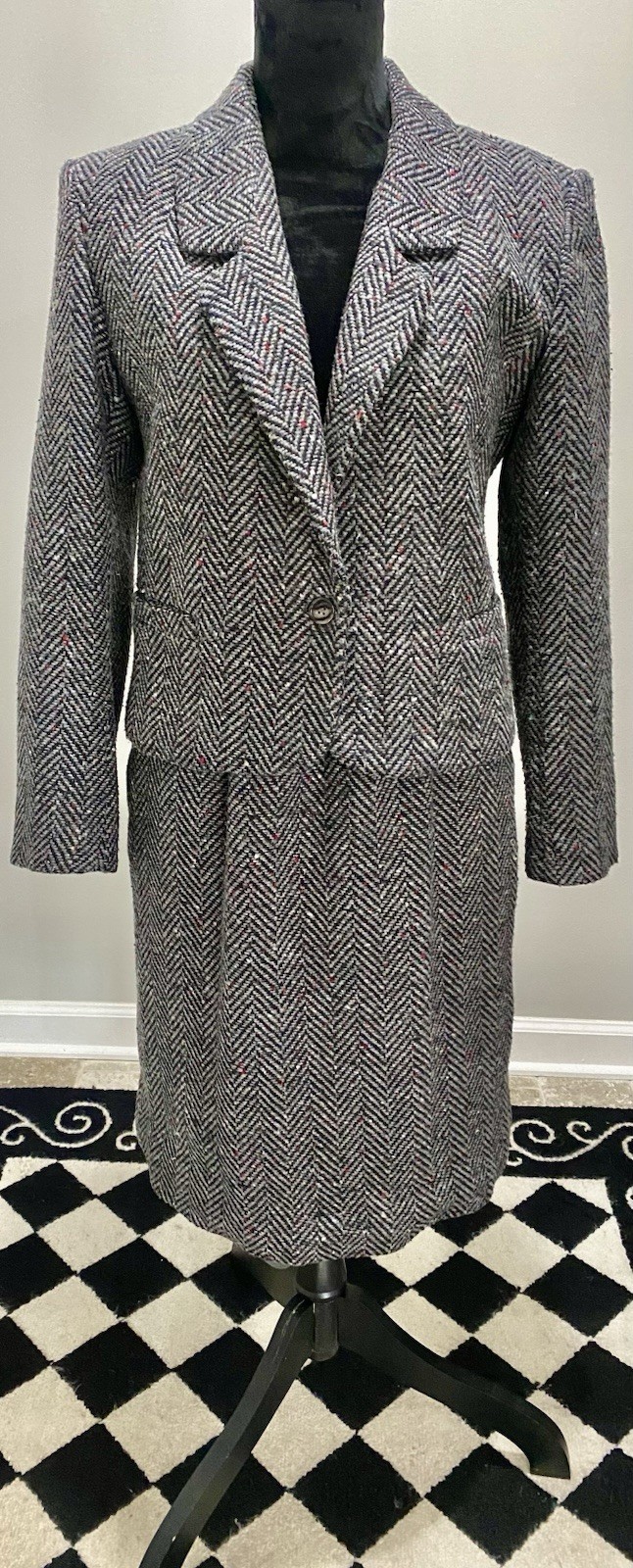 Vintage 1980s/early 1990s Charcoal Gray Women’s Tweed 2 Piece Coat & Skirt Set