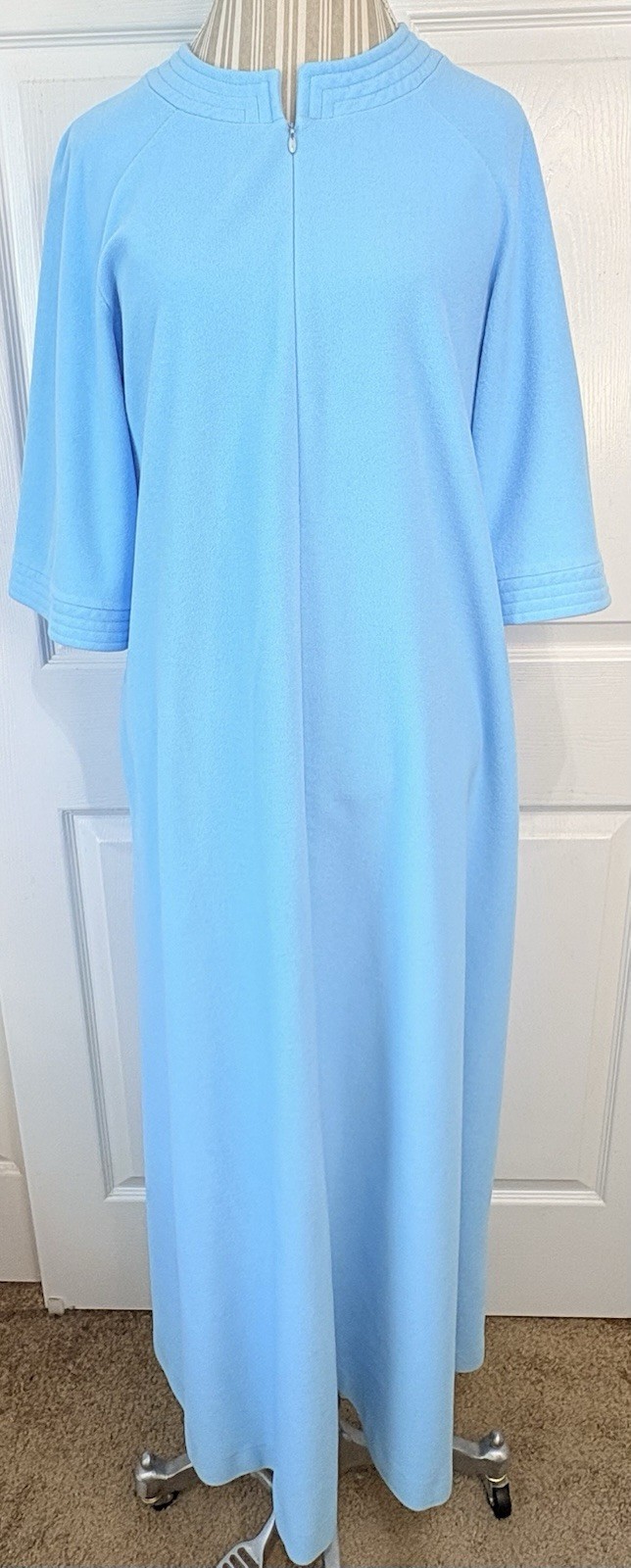 Vintage 60s Vanity Fair Baby Blue Dacron Velour Robe Housecoat MOD Size Medium