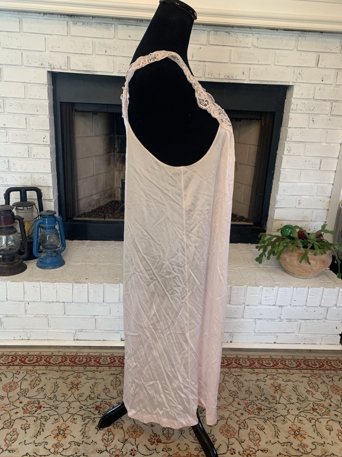 Vintage Vanity Fair Night Gown Robe Set Pink Nylon Embroidered Lace Size Small